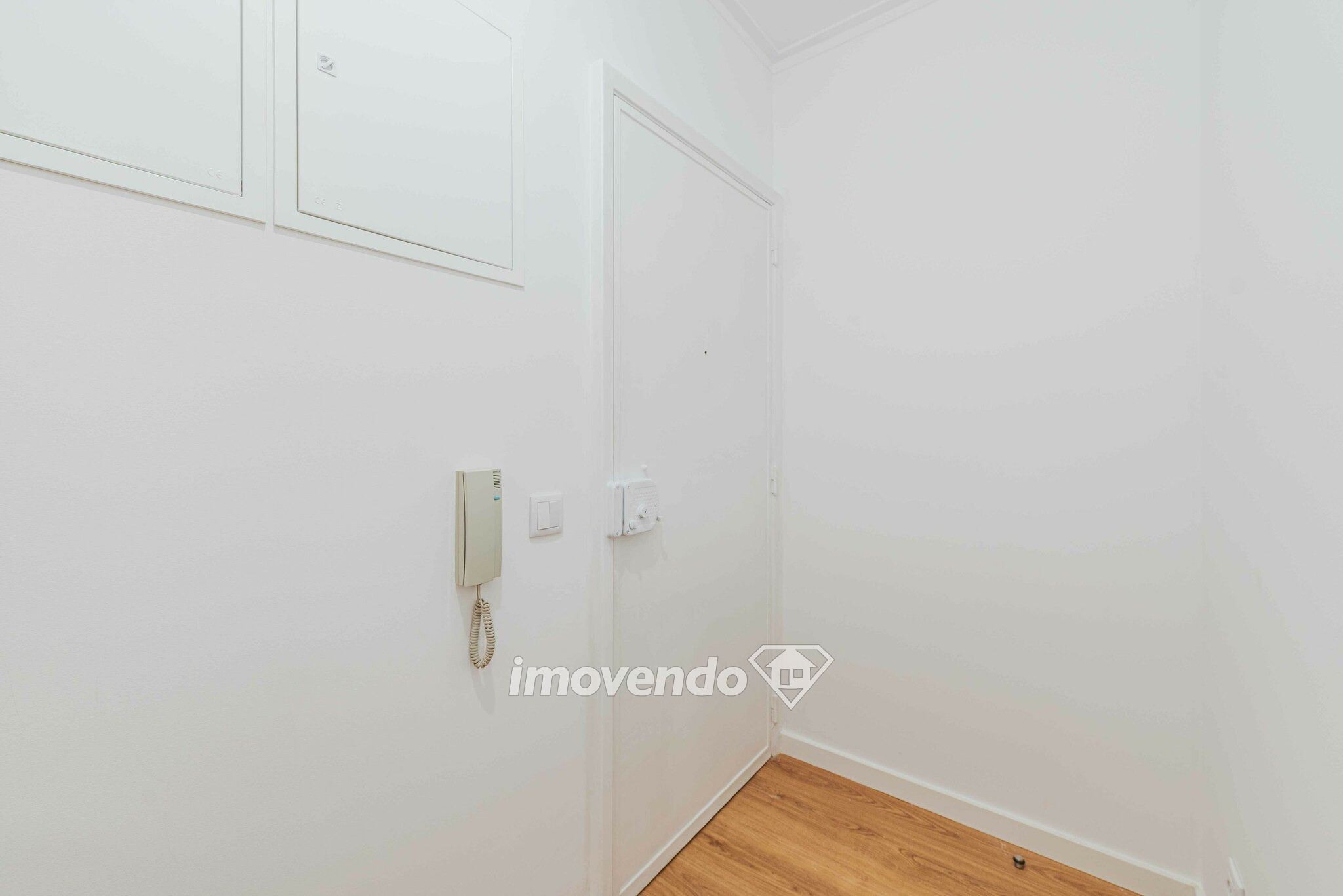 Apartamento T3 totalmente remodelado, pronto a habitar, em Mem-Martins