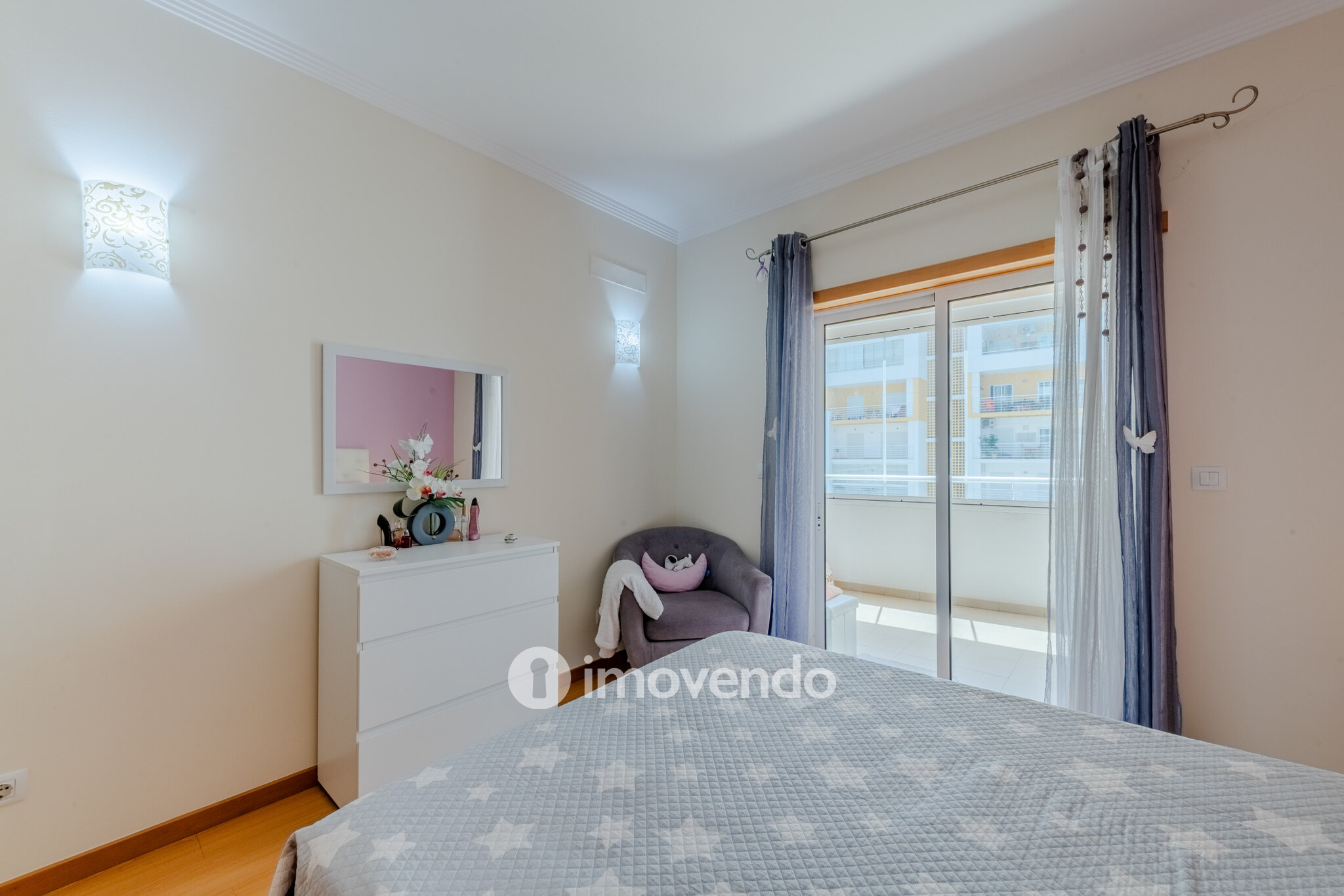 Apartamento T2 exclusivo, em condomínio com piscina, em Portimão