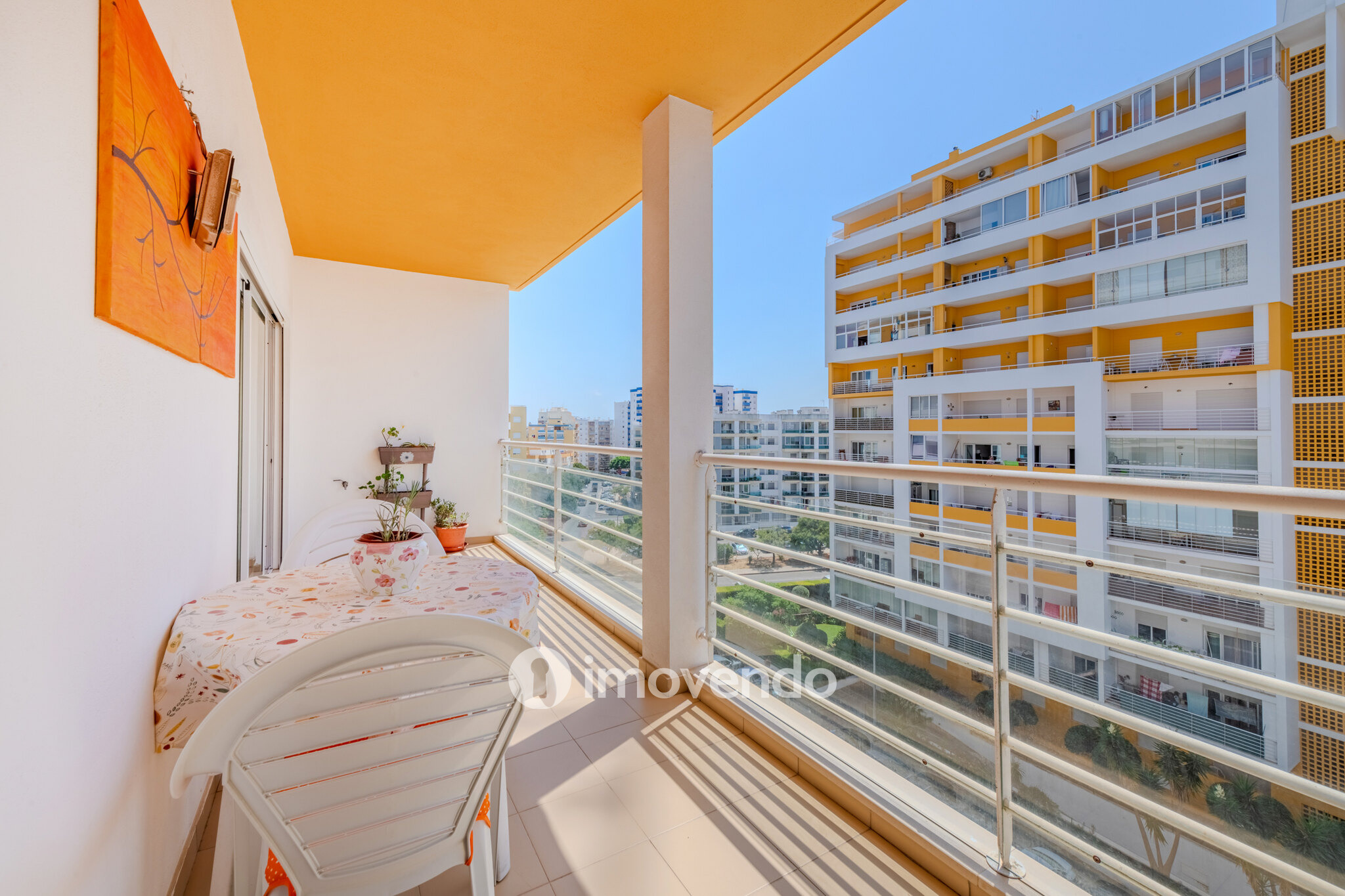 Apartamento T2 exclusivo, em condomínio com piscina, em Portimão