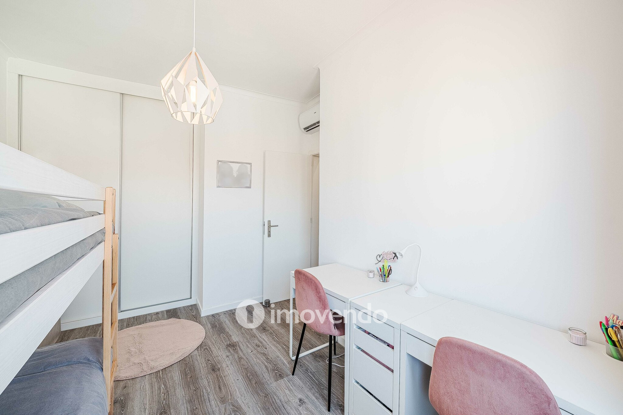 Apartamento T2 totalmente remodelado, nos Foros da Amora