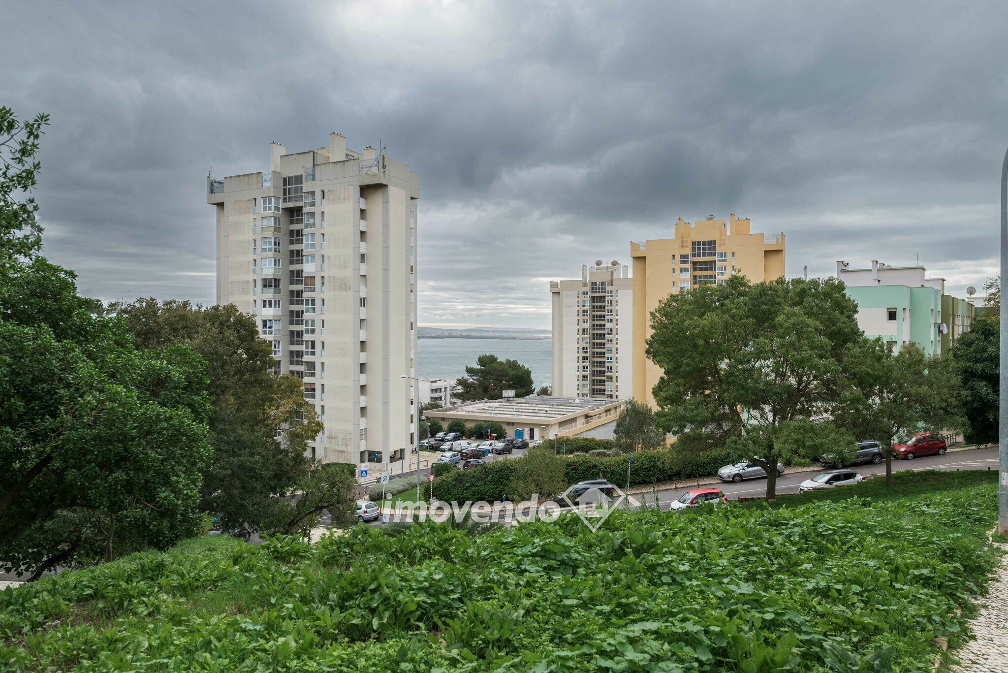 Apartamento T3 com vista mar e estacionamento, em Paço de Arcos