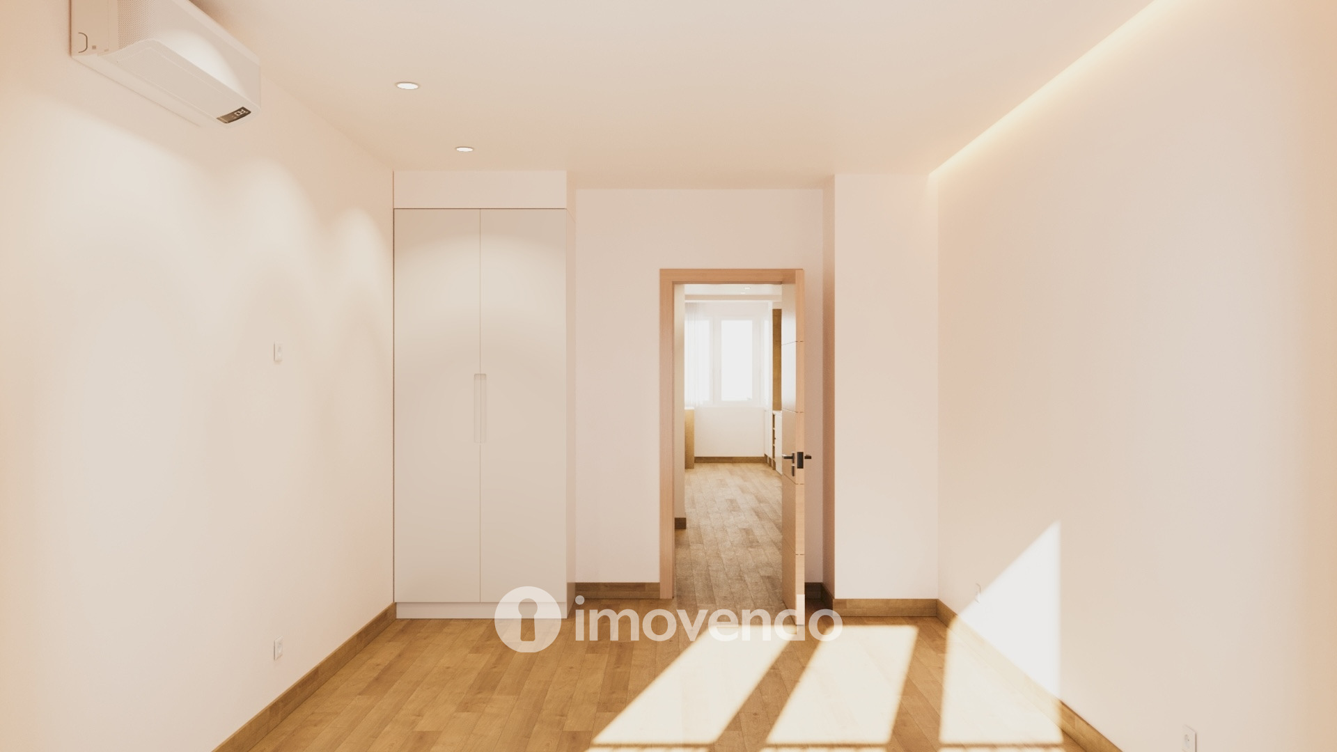 Apartamento T4, totalmente remodelado e cozinha equipada, em Almada