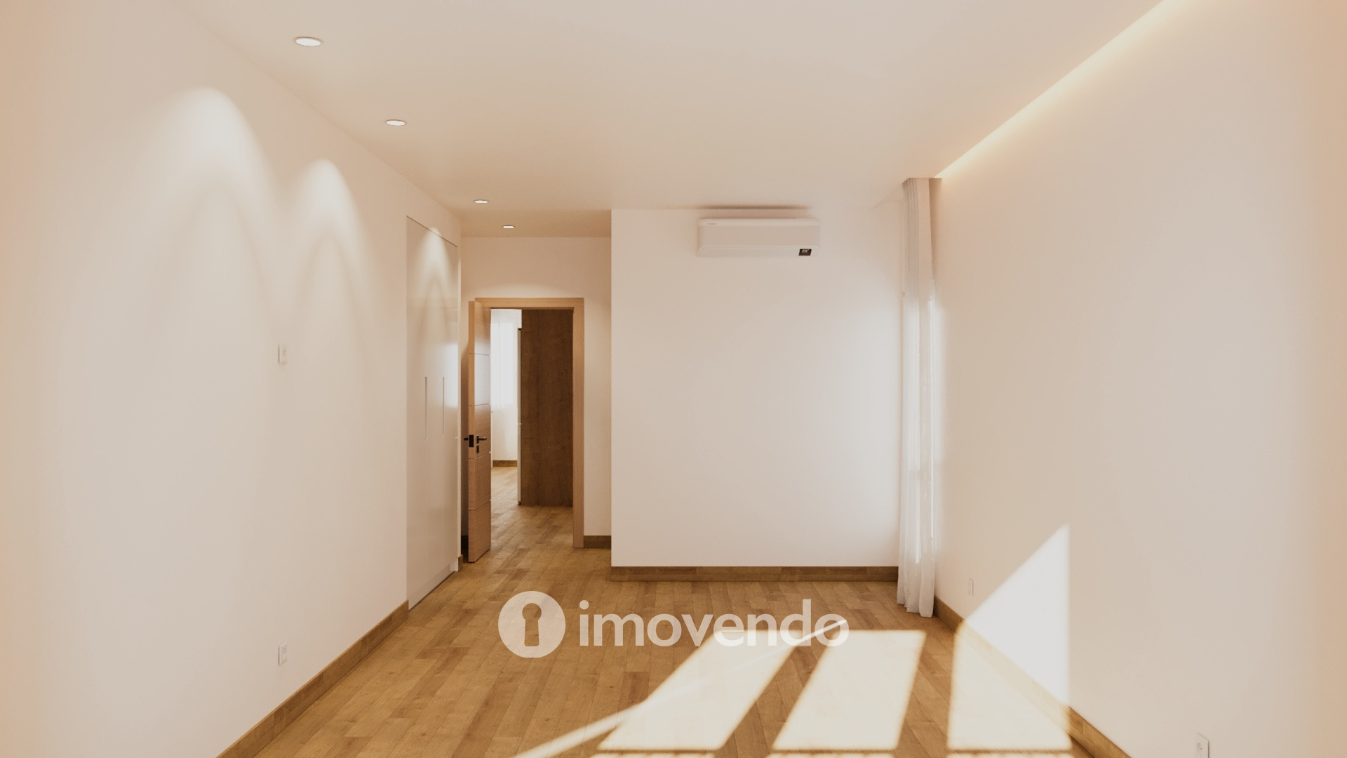 Apartamento T4, totalmente remodelado e cozinha equipada, em Almada