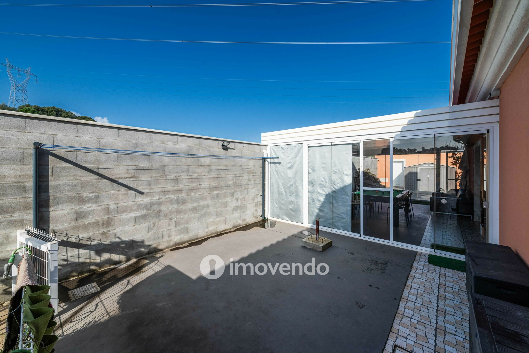 Moradia exclusiva T4, com garagem, na Arruda dos Vinhos