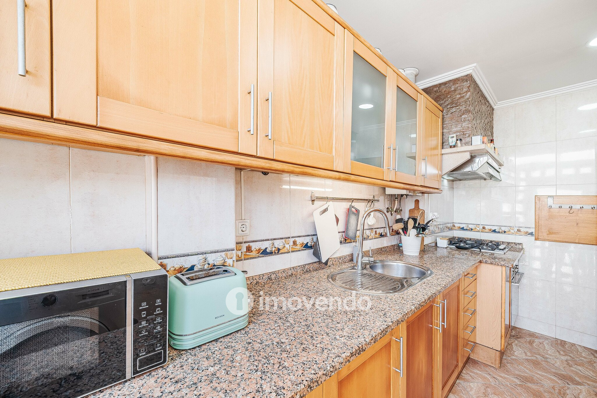 Apartamento T2 com cozinha equipada, na Amadora