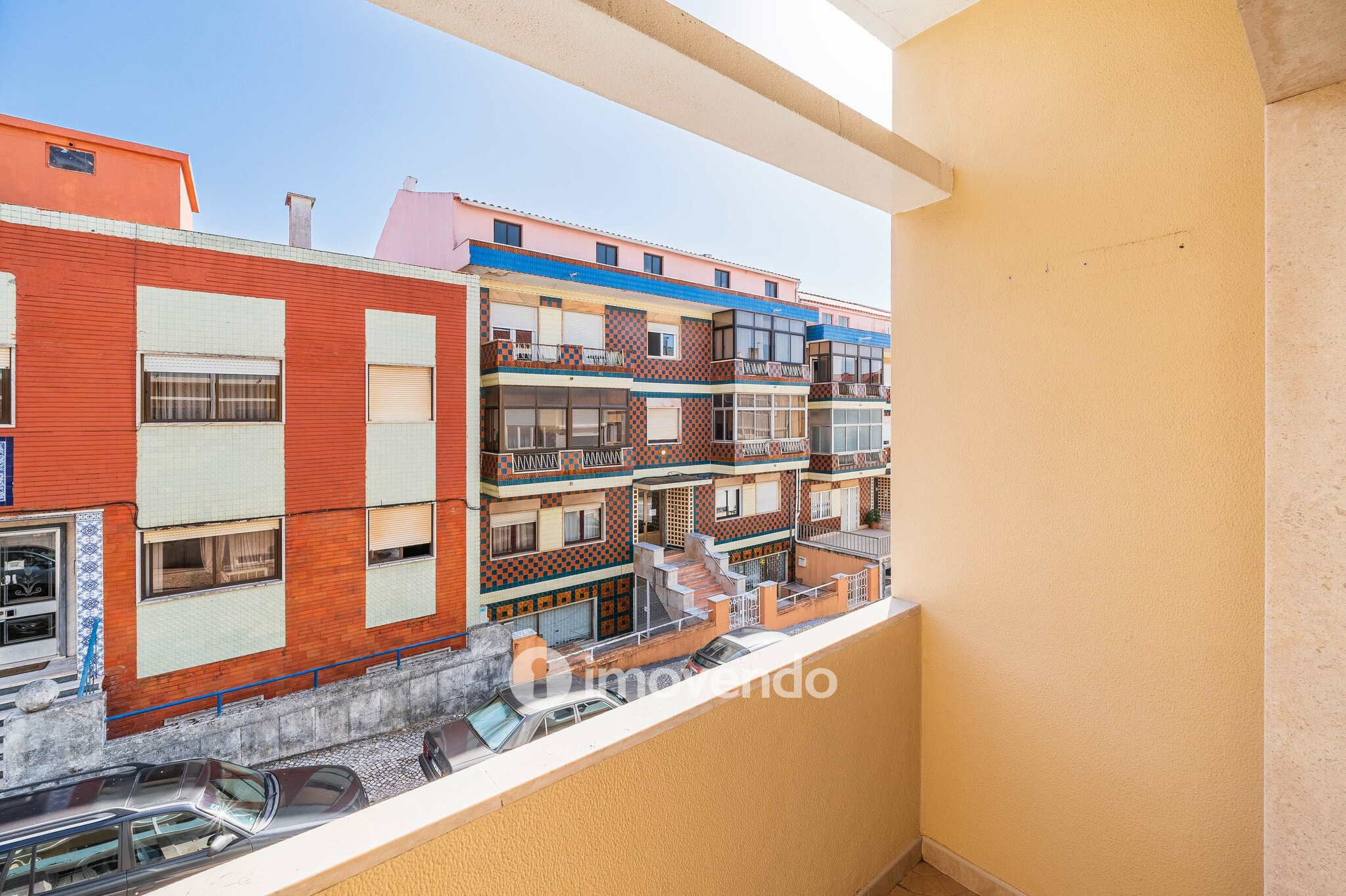 Apartamento T2 com cozinha equipada, na Amadora