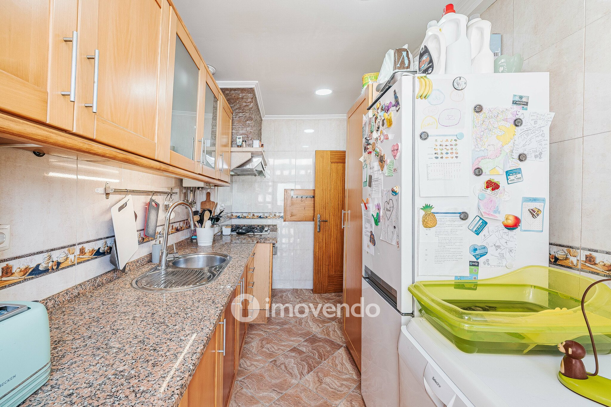 Apartamento T2 com cozinha equipada, na Amadora