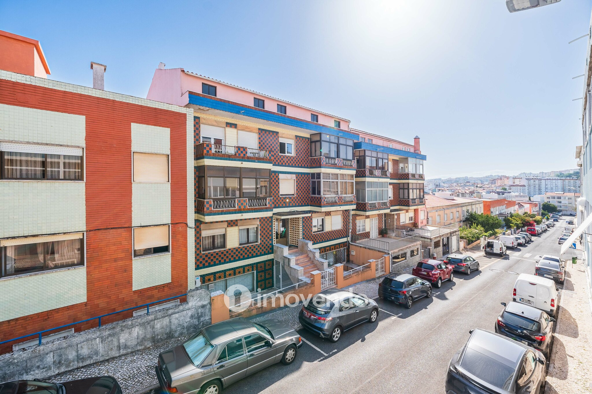 Apartamento T2 com cozinha equipada, na Amadora