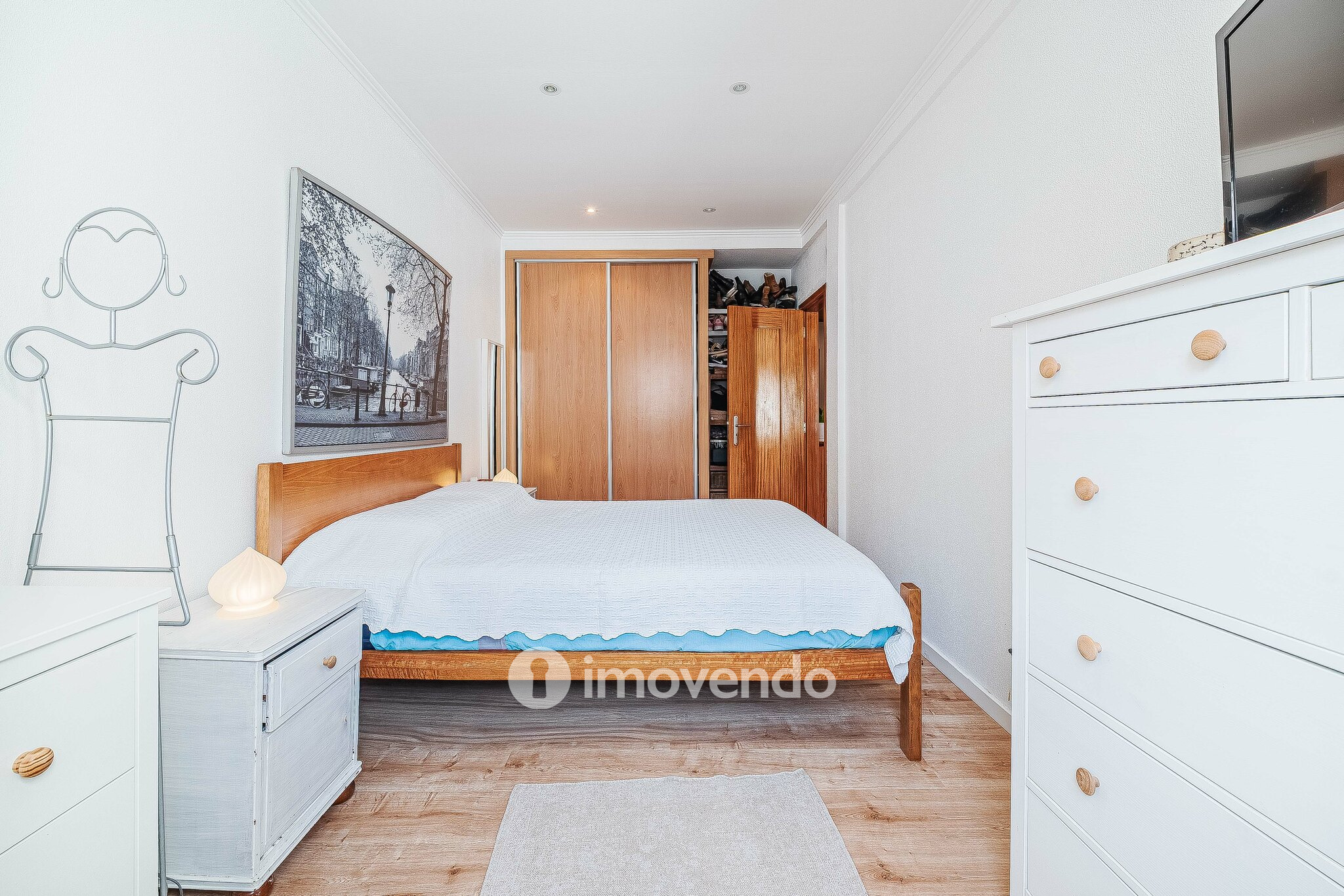 Apartamento T2 com cozinha equipada, na Amadora