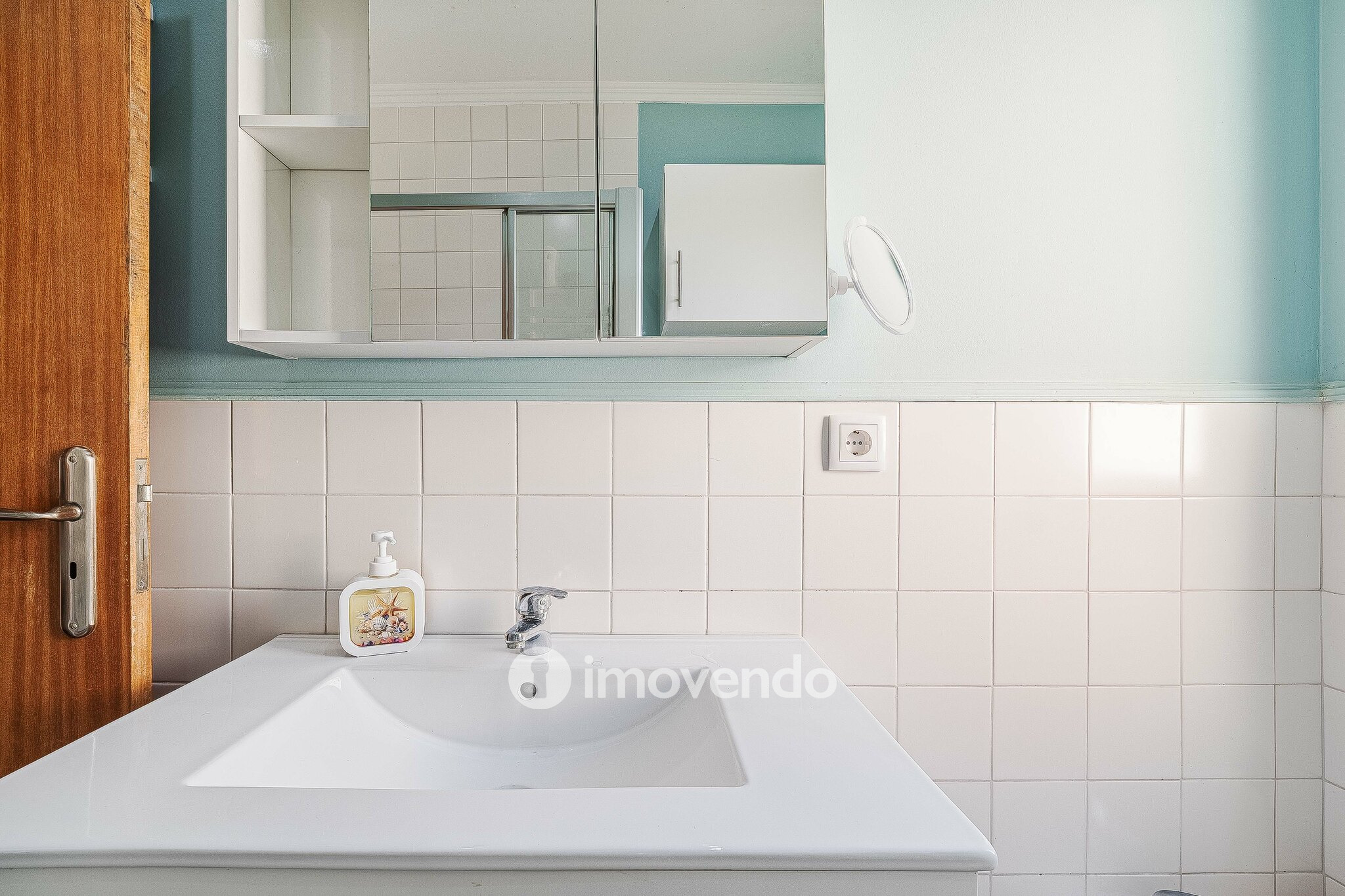 Apartamento T2 com cozinha equipada, na Amadora