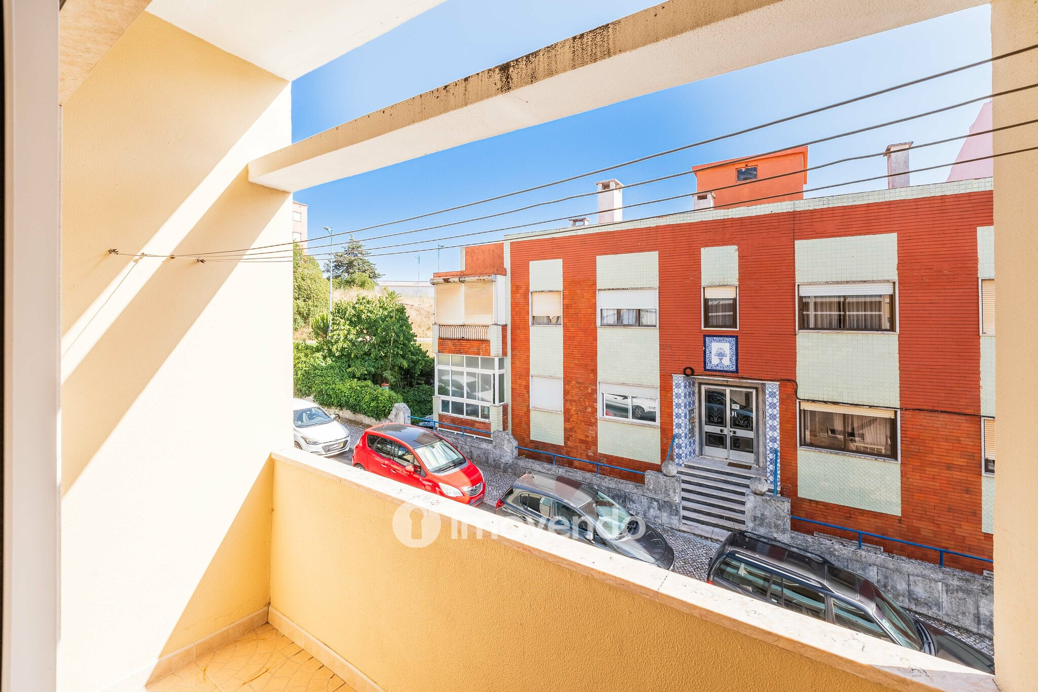 Apartamento T2 com cozinha equipada, na Amadora