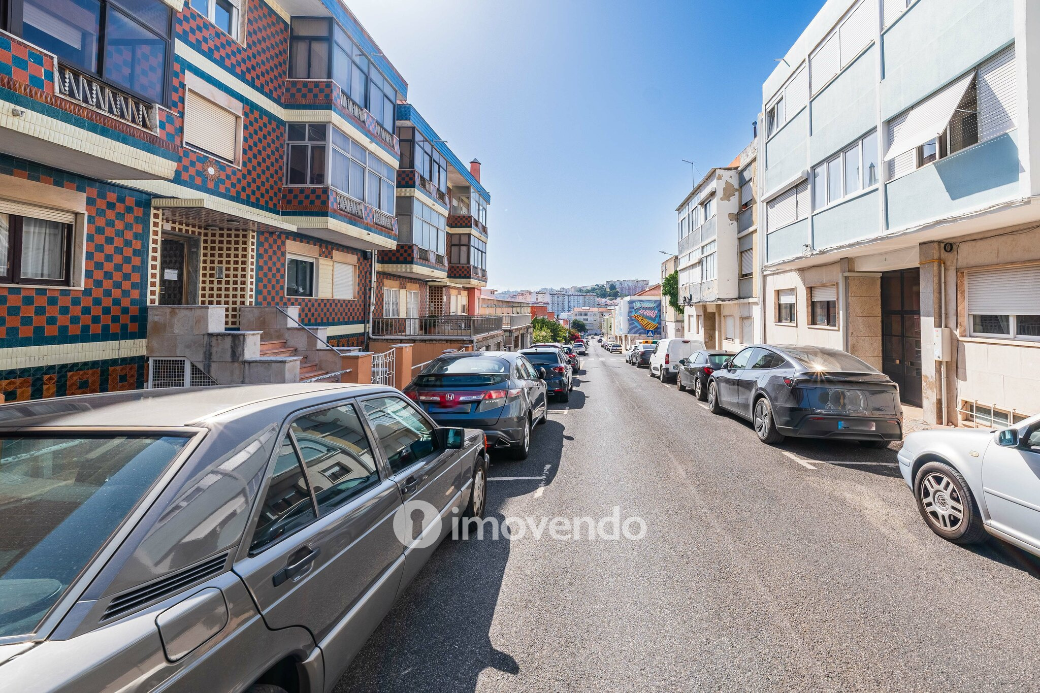 Apartamento T2 com cozinha equipada, na Amadora