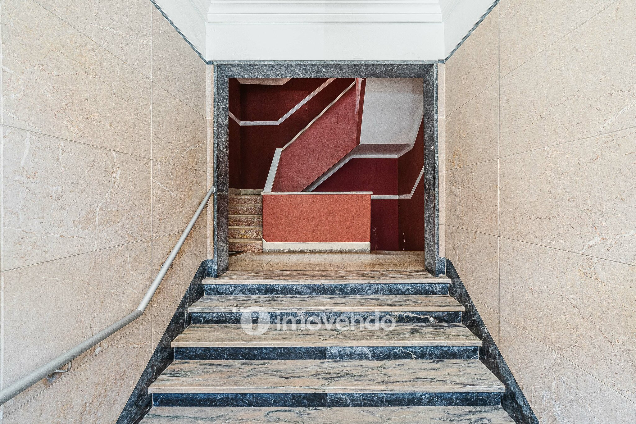 Apartamento T2 com cozinha equipada, na Amadora