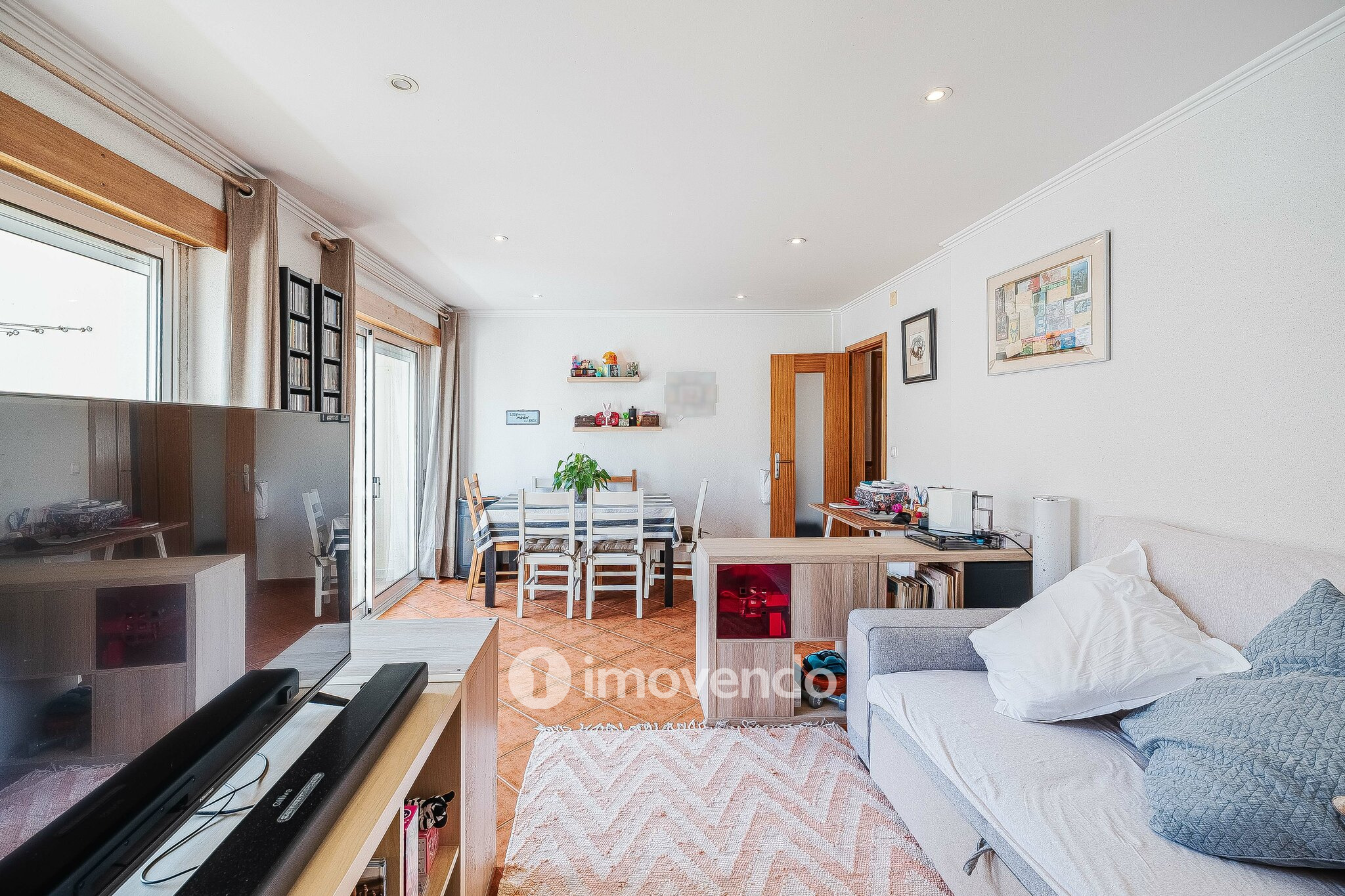 Apartamento T2 com cozinha equipada, na Amadora