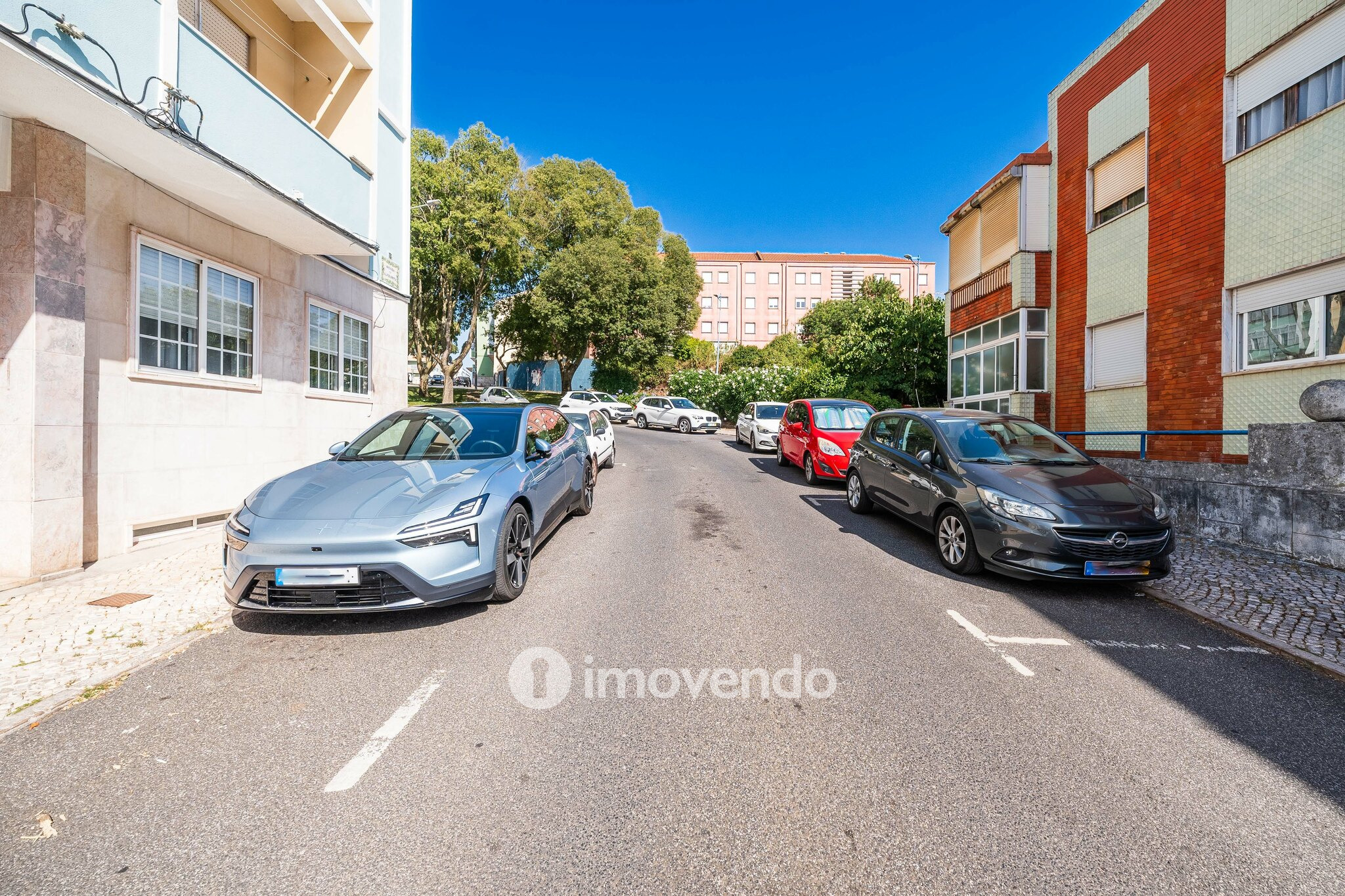 Apartamento T2 com cozinha equipada, na Amadora