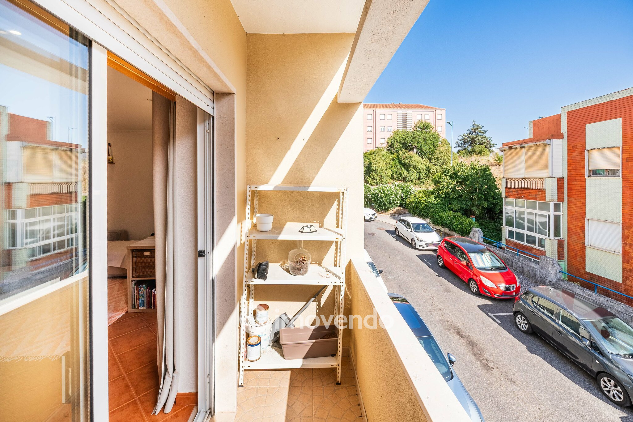 Apartamento T2 com cozinha equipada, na Amadora