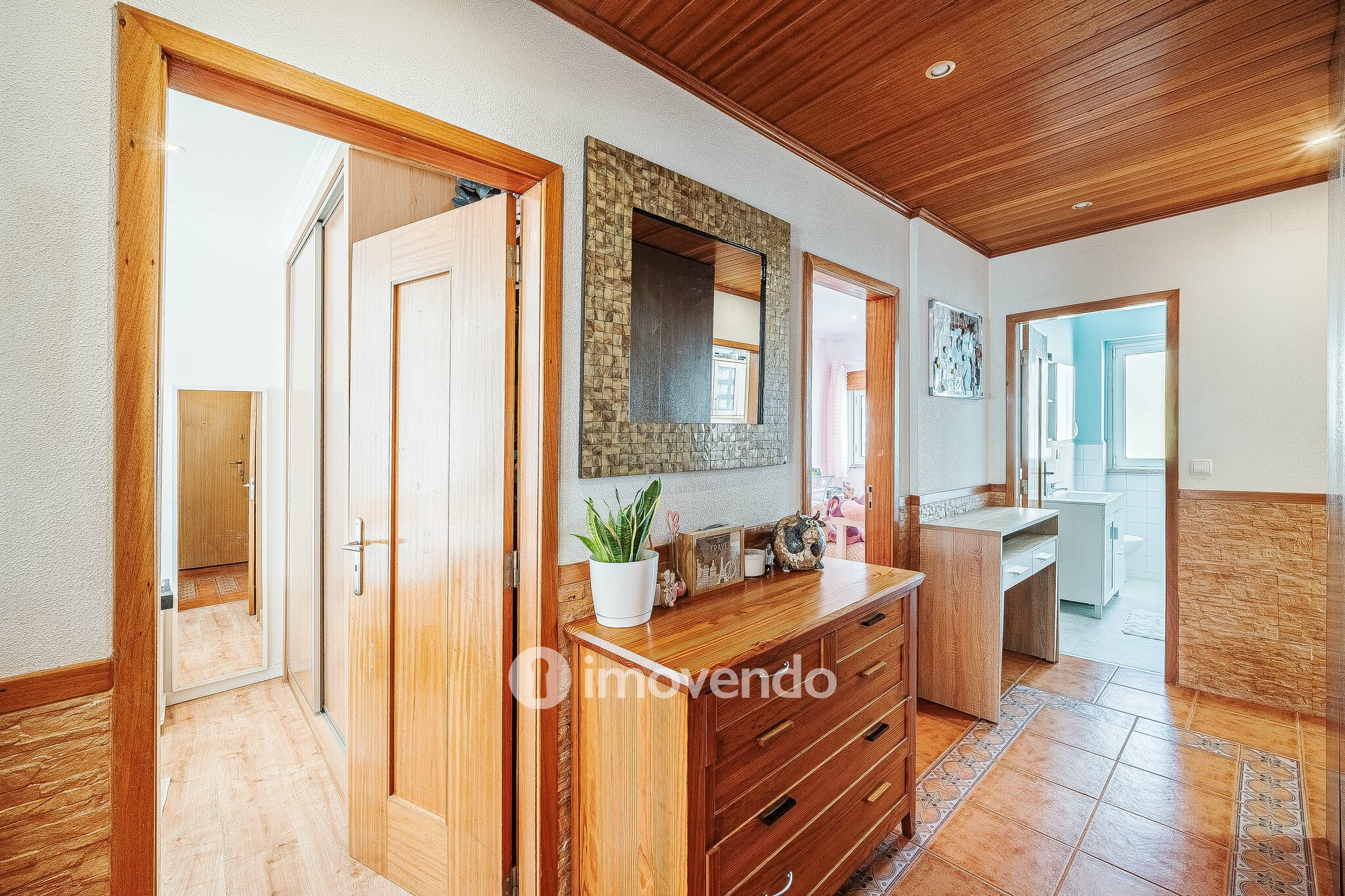 Apartamento T2 com cozinha equipada, na Amadora