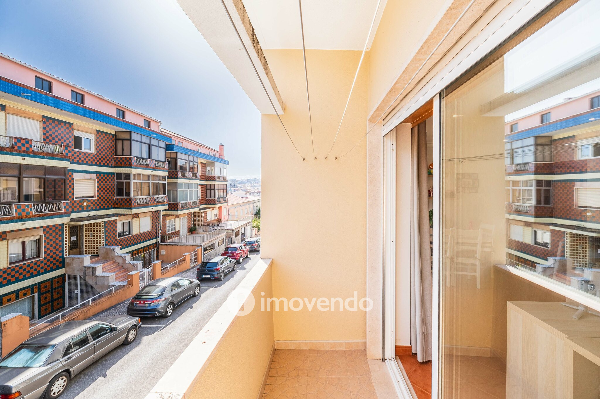 Apartamento T2 com cozinha equipada, na Amadora