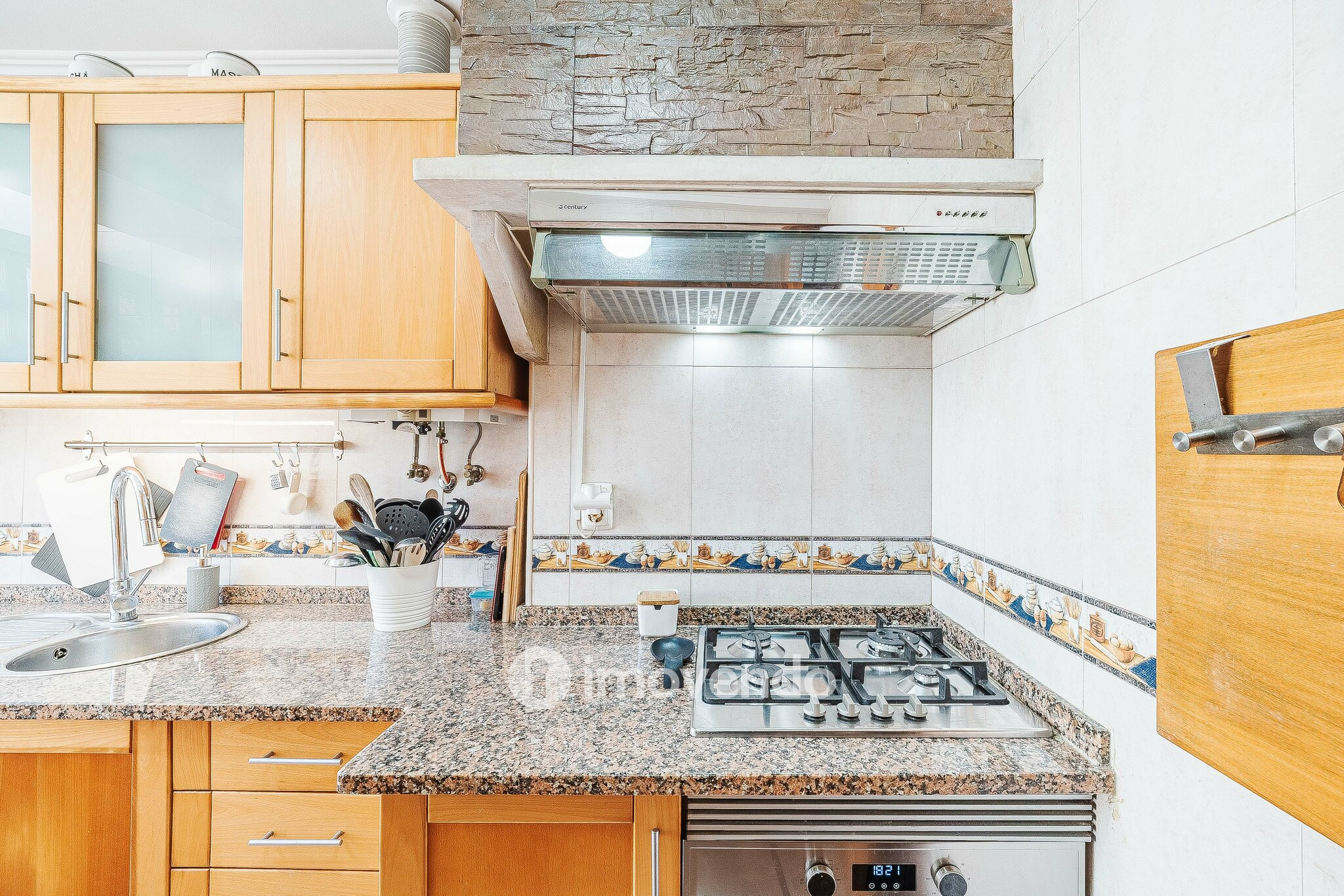 Apartamento T2 com cozinha equipada, na Amadora