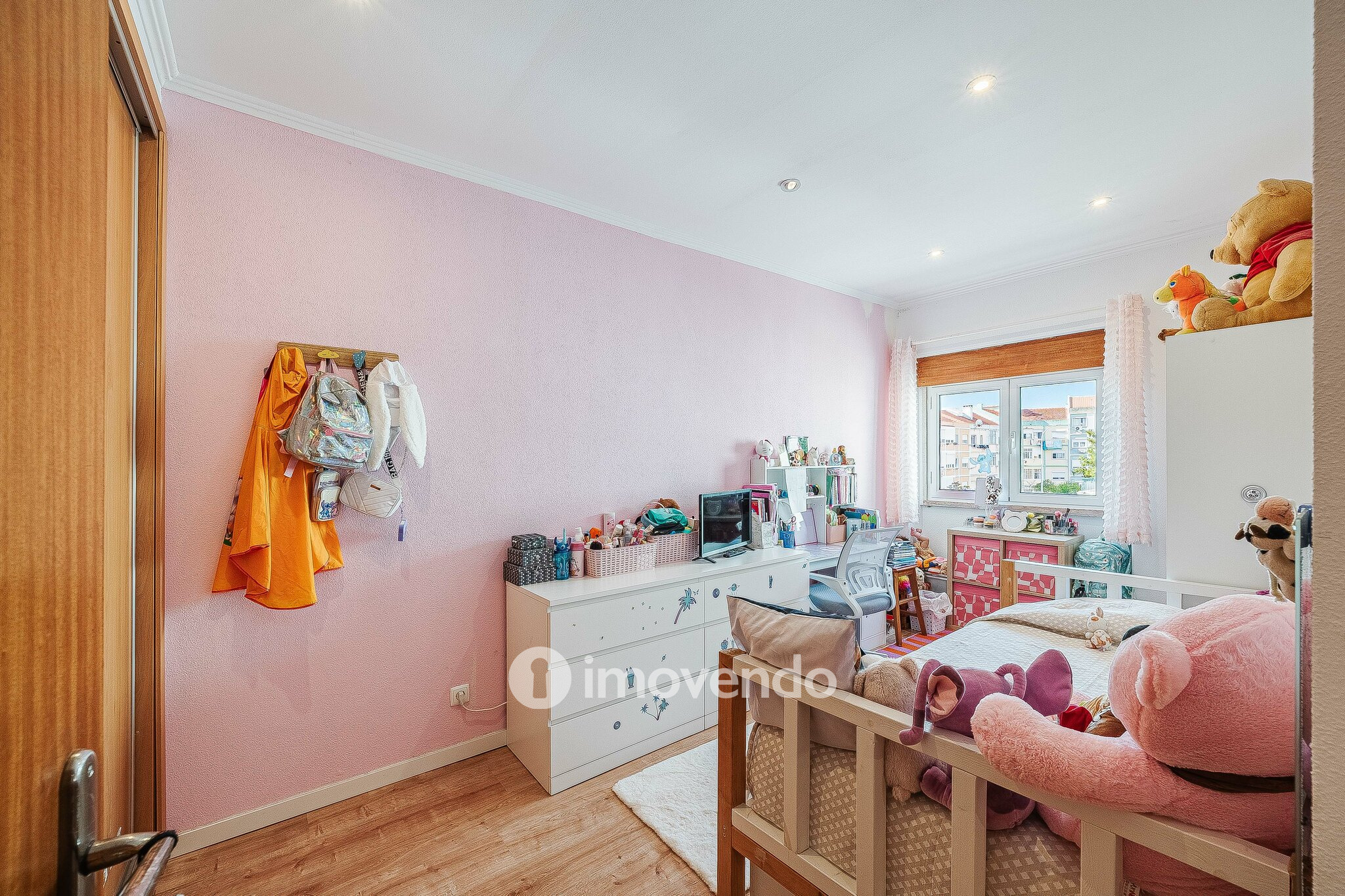 Apartamento T2 com cozinha equipada, na Amadora