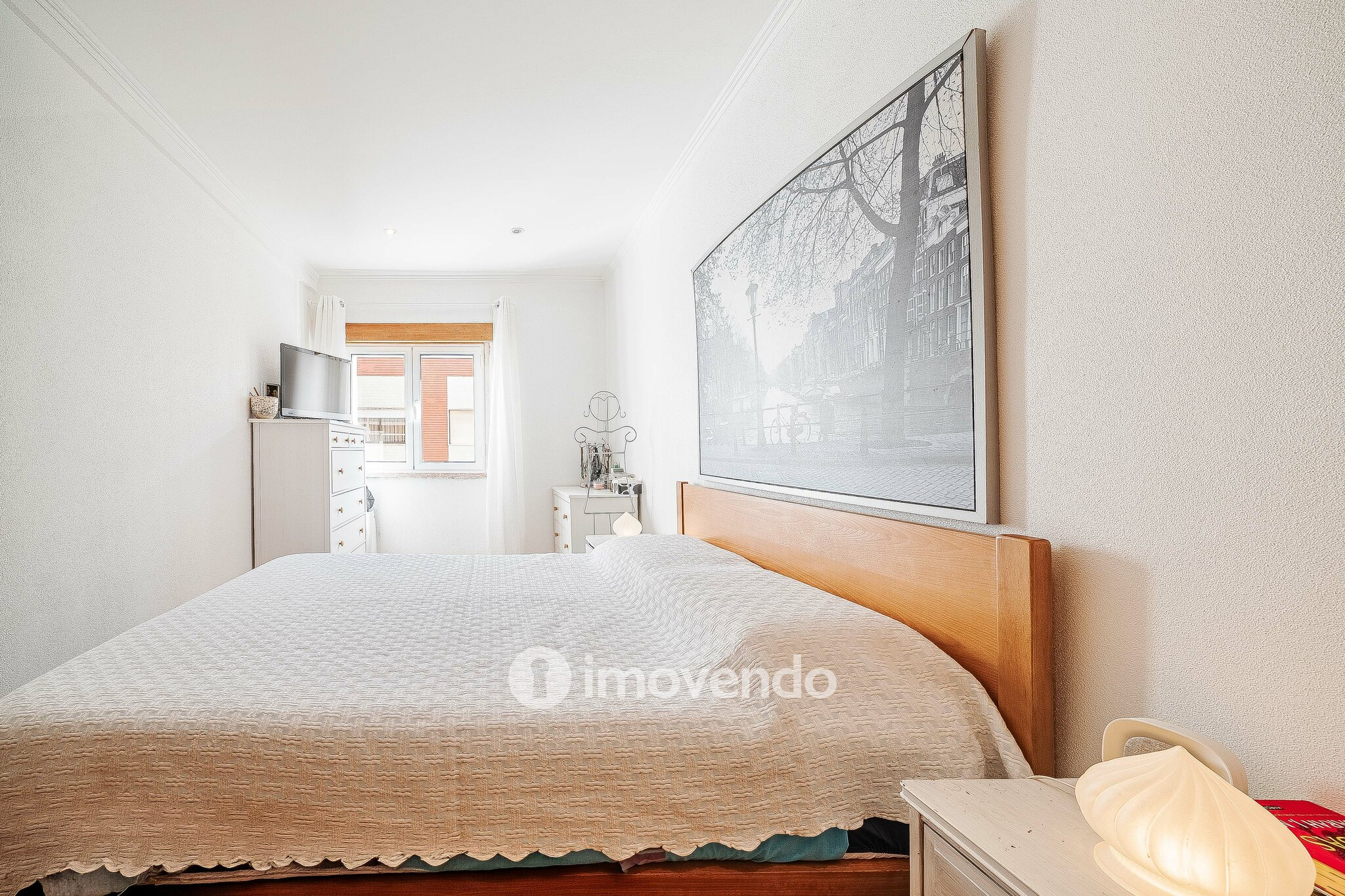 Apartamento T2 com cozinha equipada, na Amadora