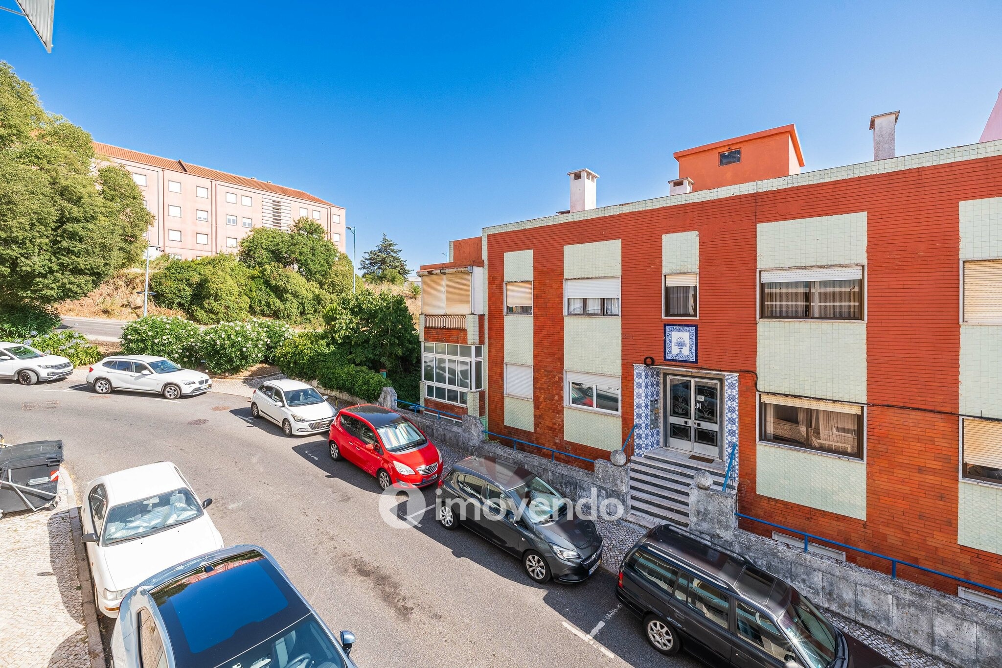 Apartamento T2 com cozinha equipada, na Amadora
