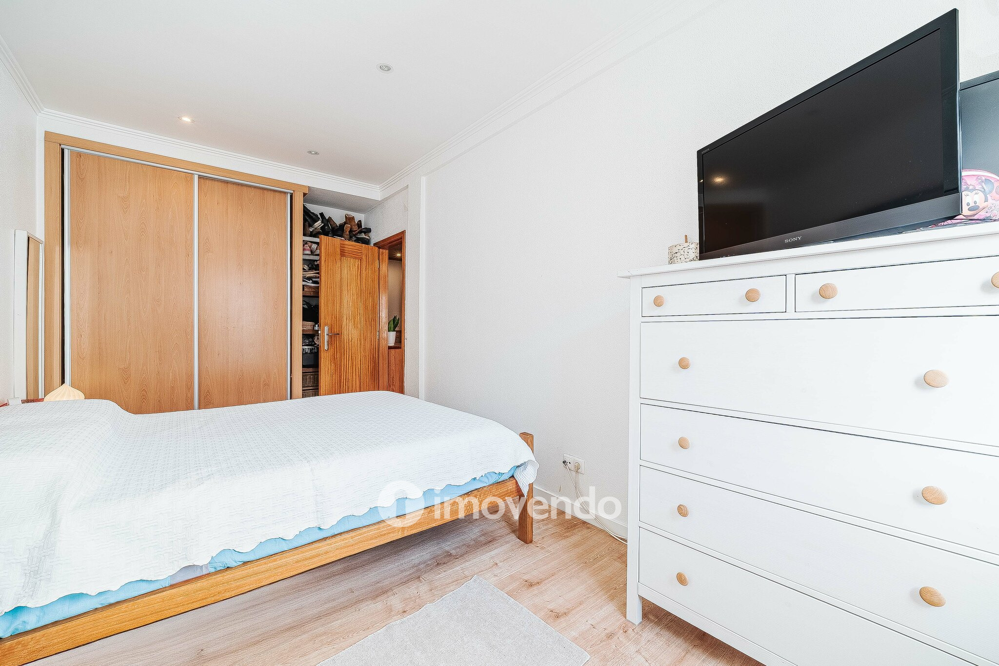 Apartamento T2 com cozinha equipada, na Amadora