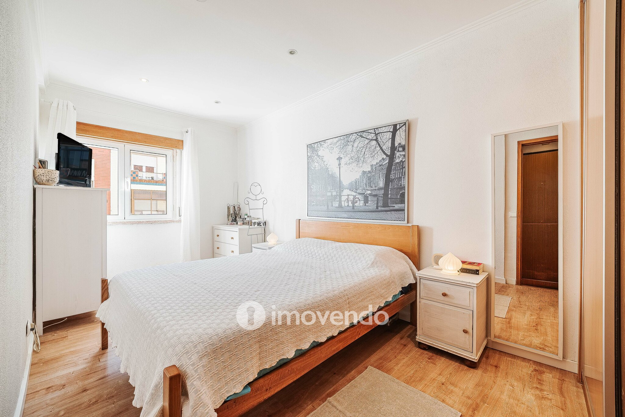 Apartamento T2 com cozinha equipada, na Amadora