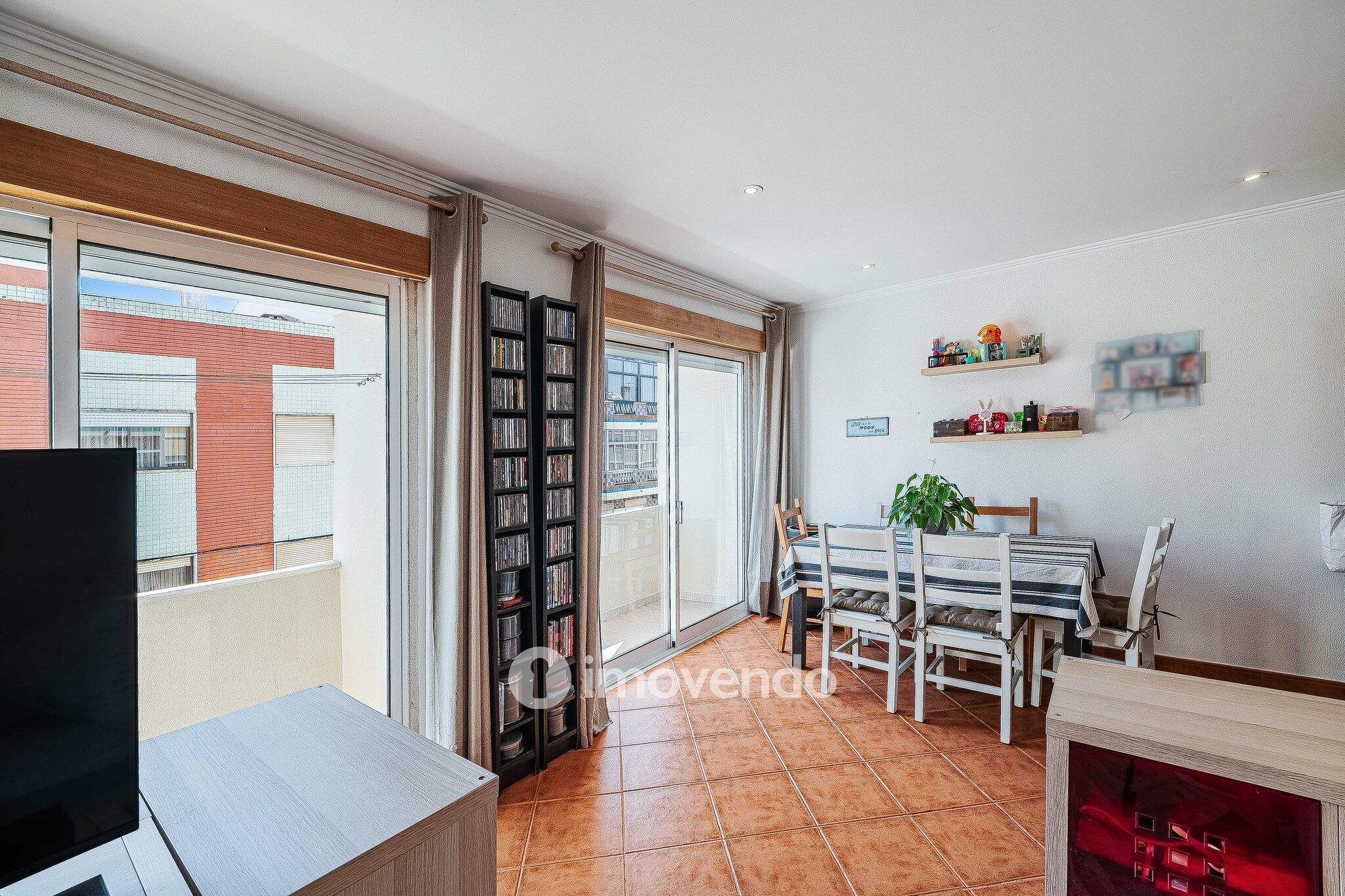 Apartamento T2 com cozinha equipada, na Amadora