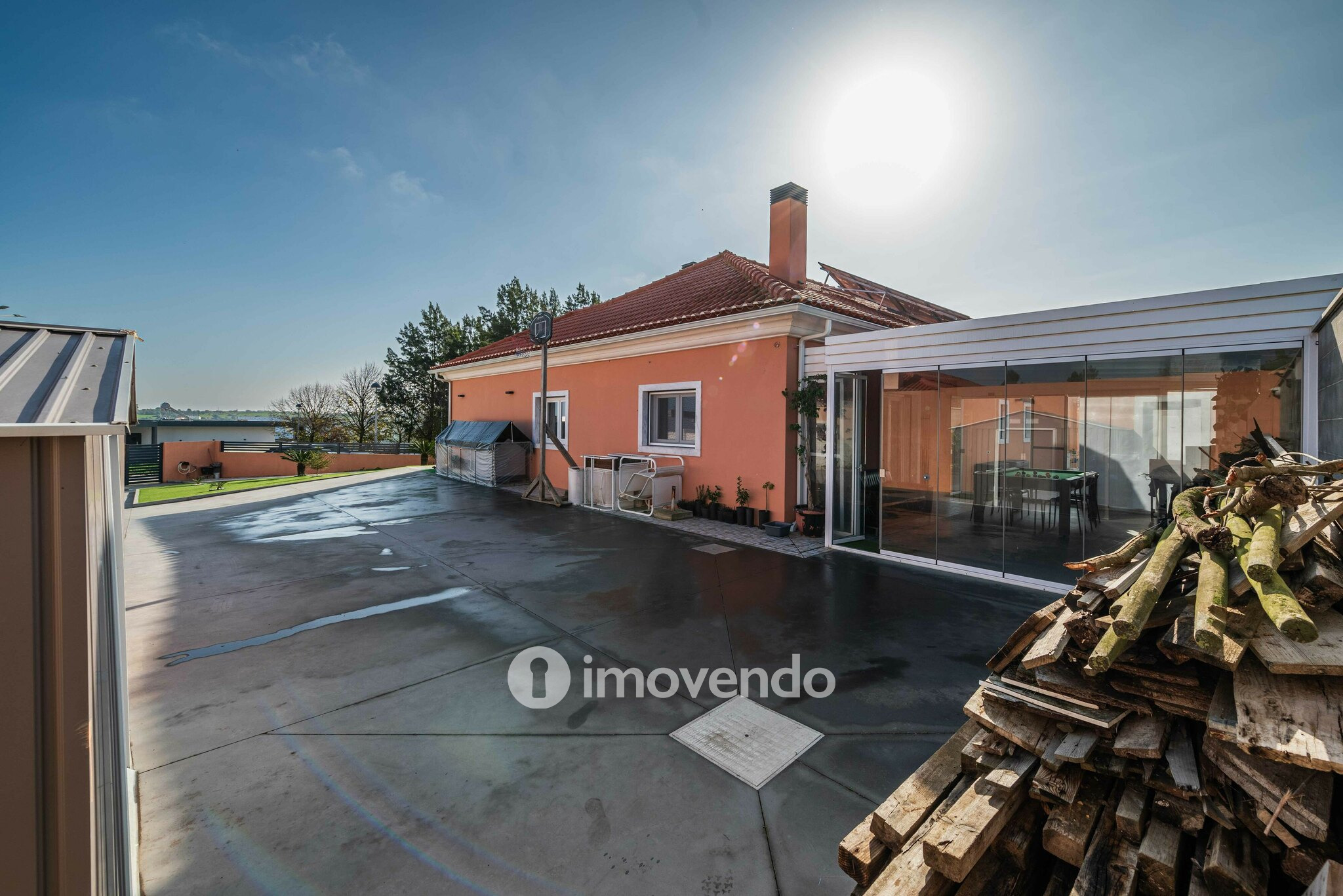 Moradia exclusiva T4, com garagem, na Arruda dos Vinhos