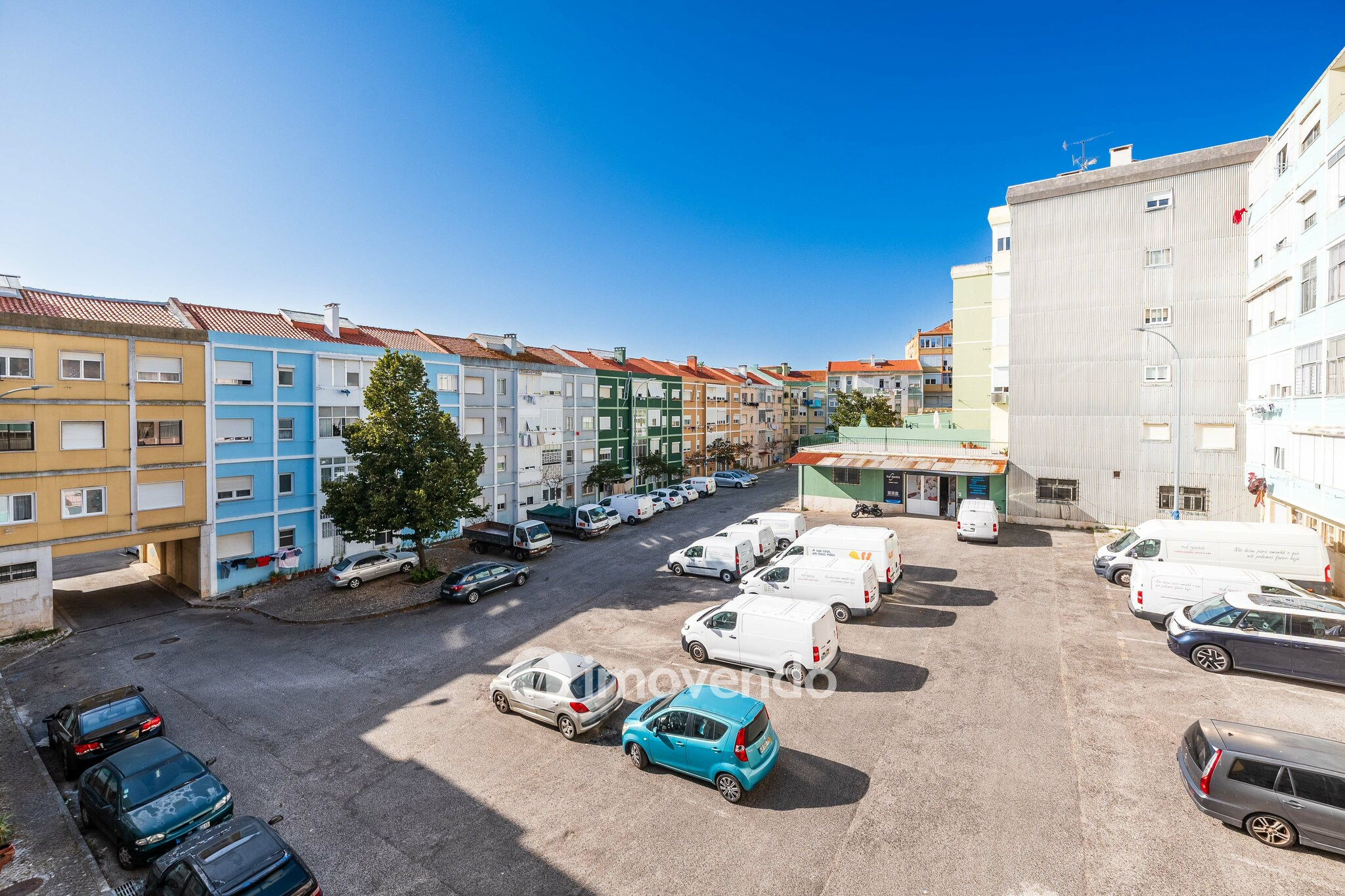 Apartamento T2 com cozinha equipada, na Amadora