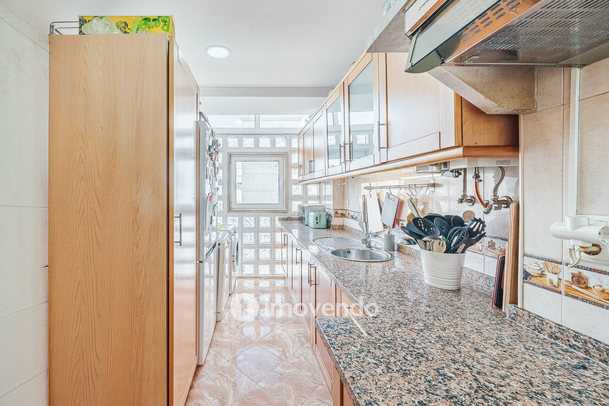Apartamento T2 com cozinha equipada, na Amadora