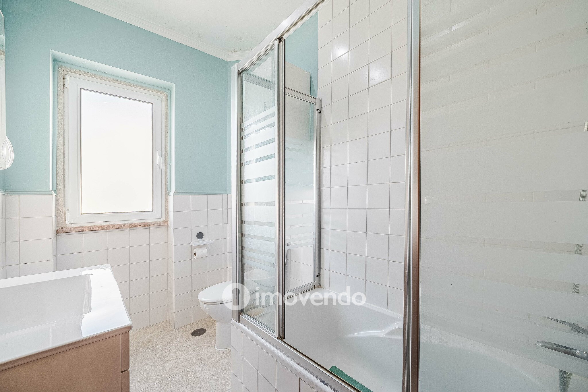 Apartamento T2 com cozinha equipada, na Amadora