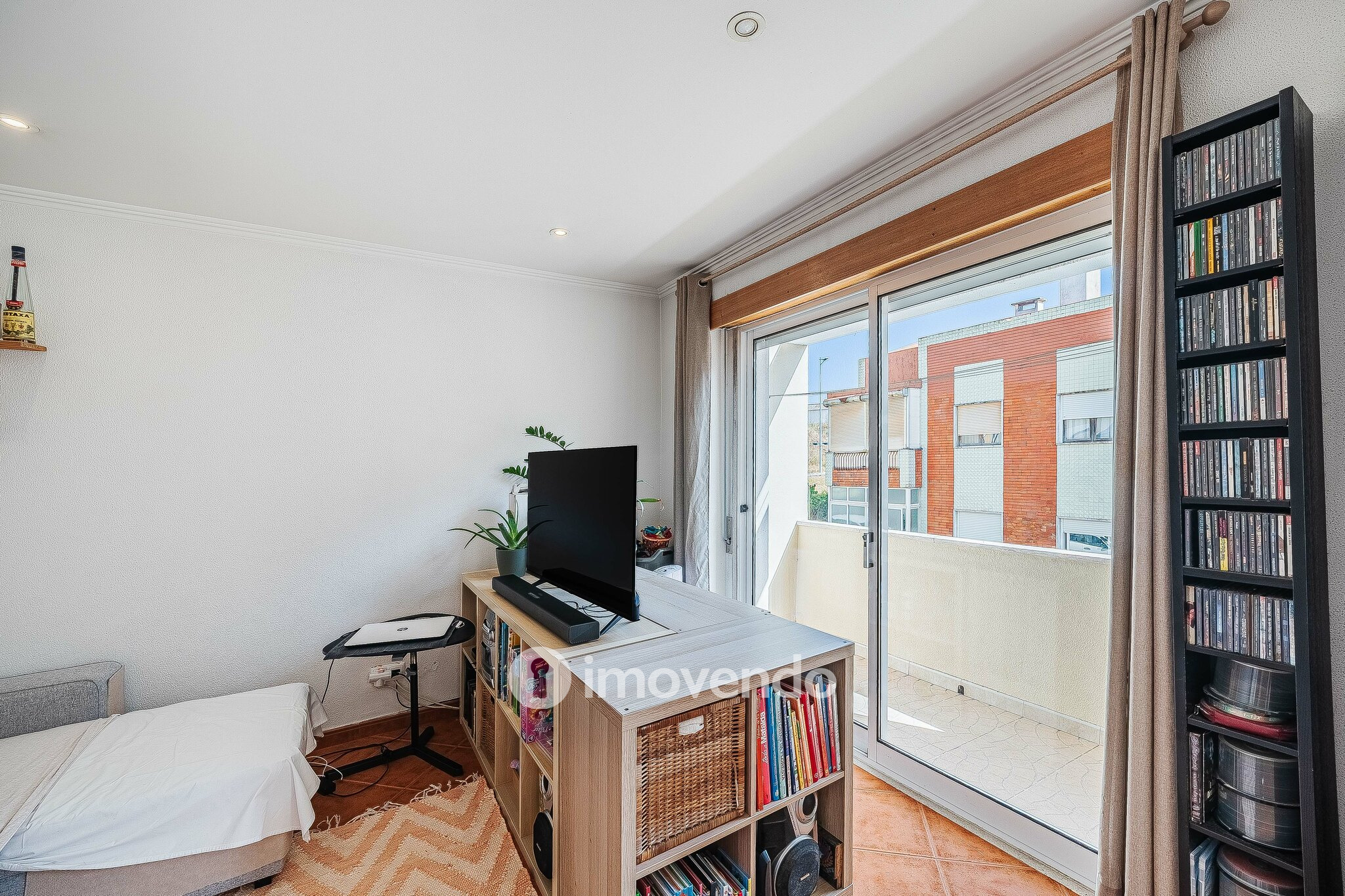 Apartamento T2 com cozinha equipada, na Amadora