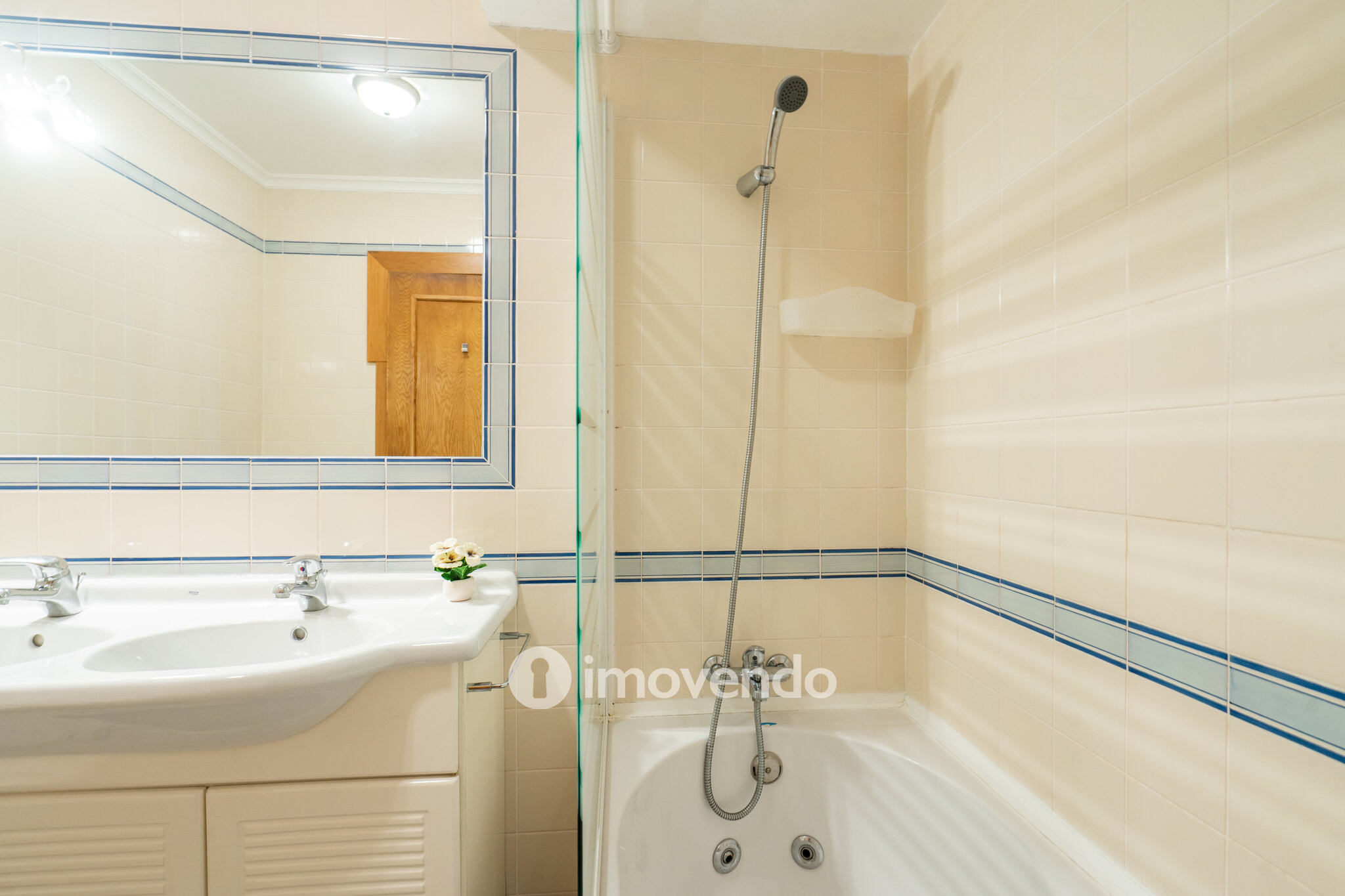Apartamento T2, num condomínio com piscina, em São Martinho do Porto