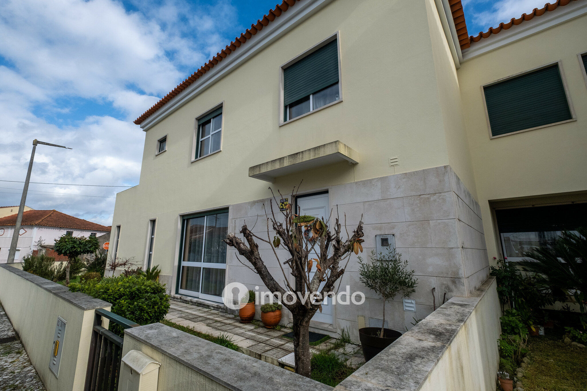 Moradia T3 mobilada e equipada, com garagem e jardim, na Mealhada