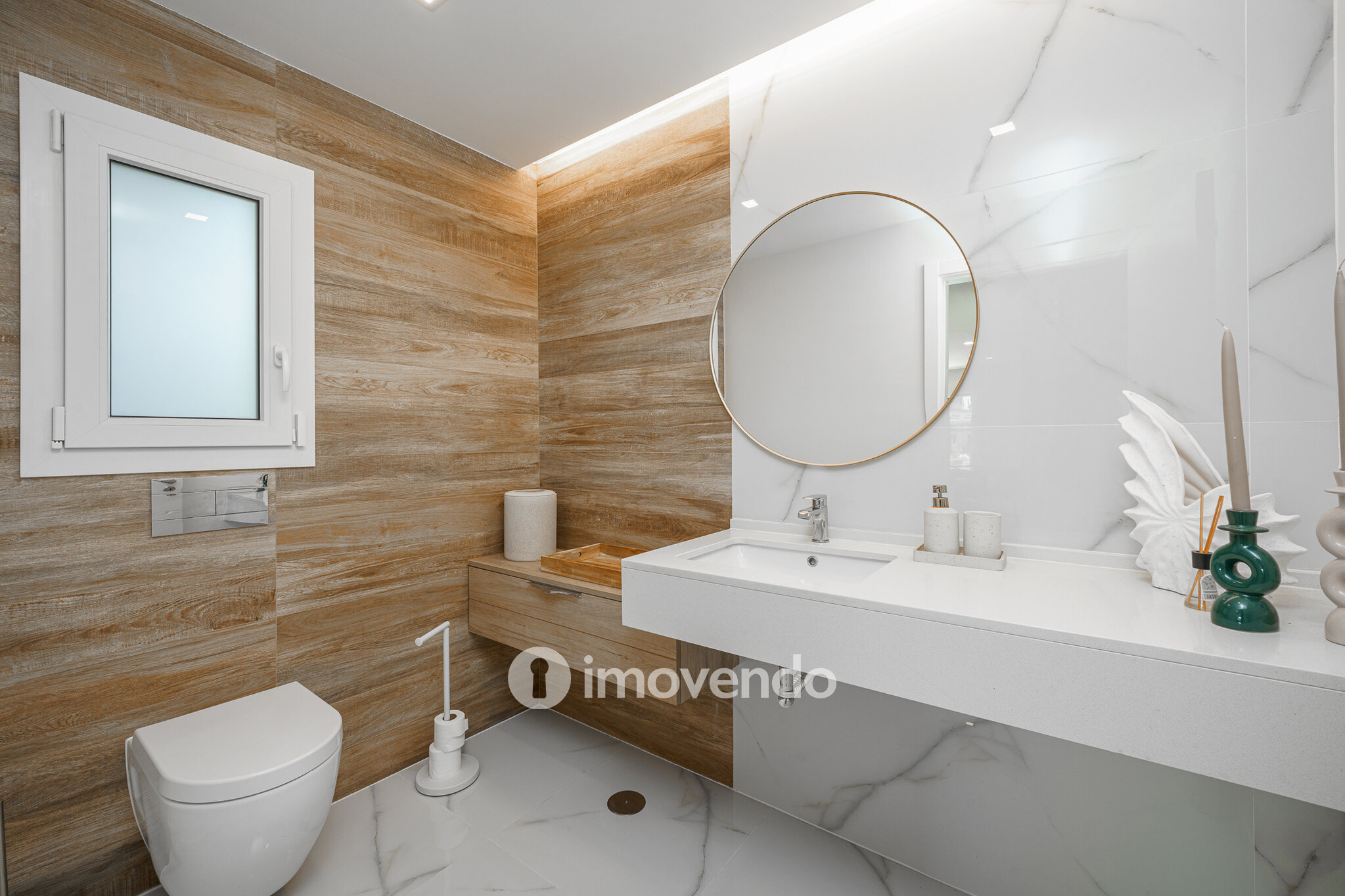 Moradia T3+1 moderna, com piscina e garagem, na Caparica