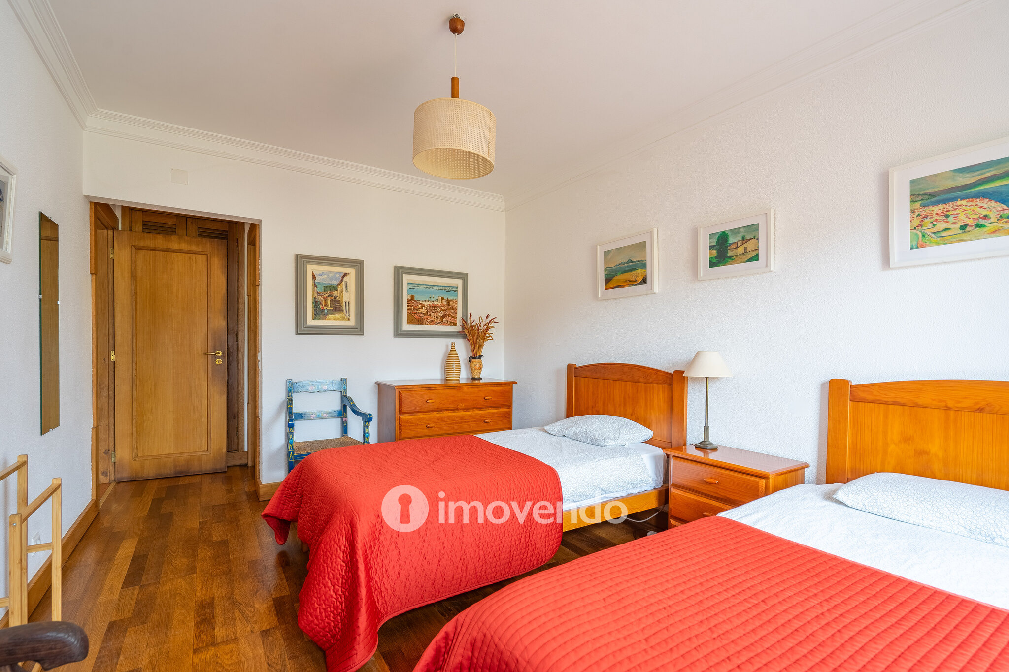 Apartamento T2, num condomínio com piscina, em São Martinho do Porto