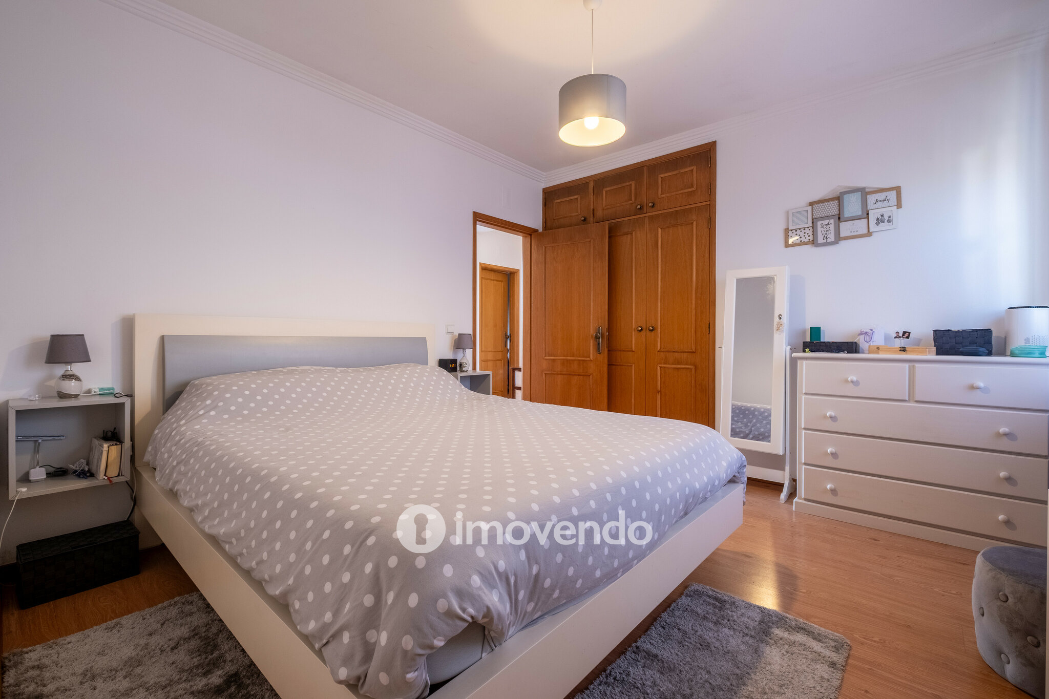 Moradia T3 mobilada e equipada, com garagem e jardim, na Mealhada