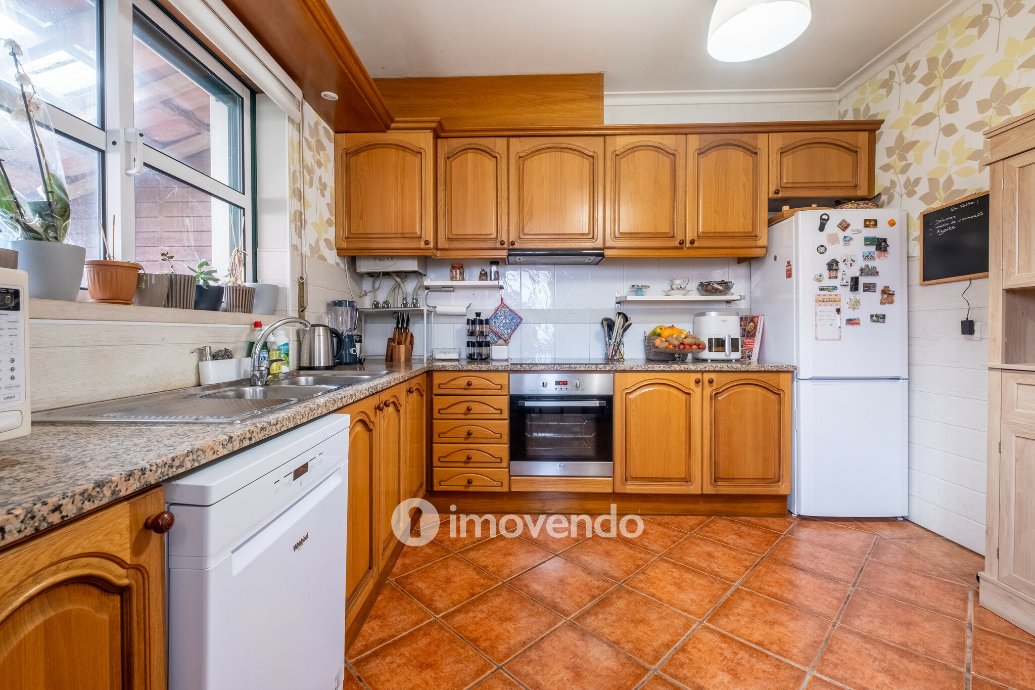 Moradia T3 mobilada e equipada, com garagem e jardim, na Mealhada