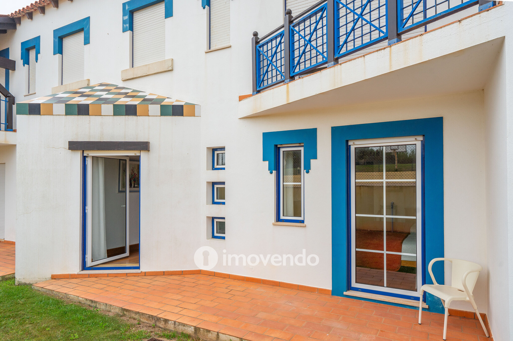 Apartamento T2, num condomínio com piscina, em São Martinho do Porto