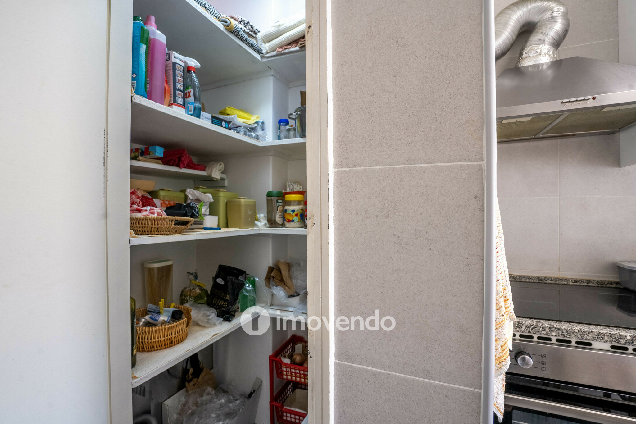 Apartamento T2, com lugar de estacionamento, em Gaia