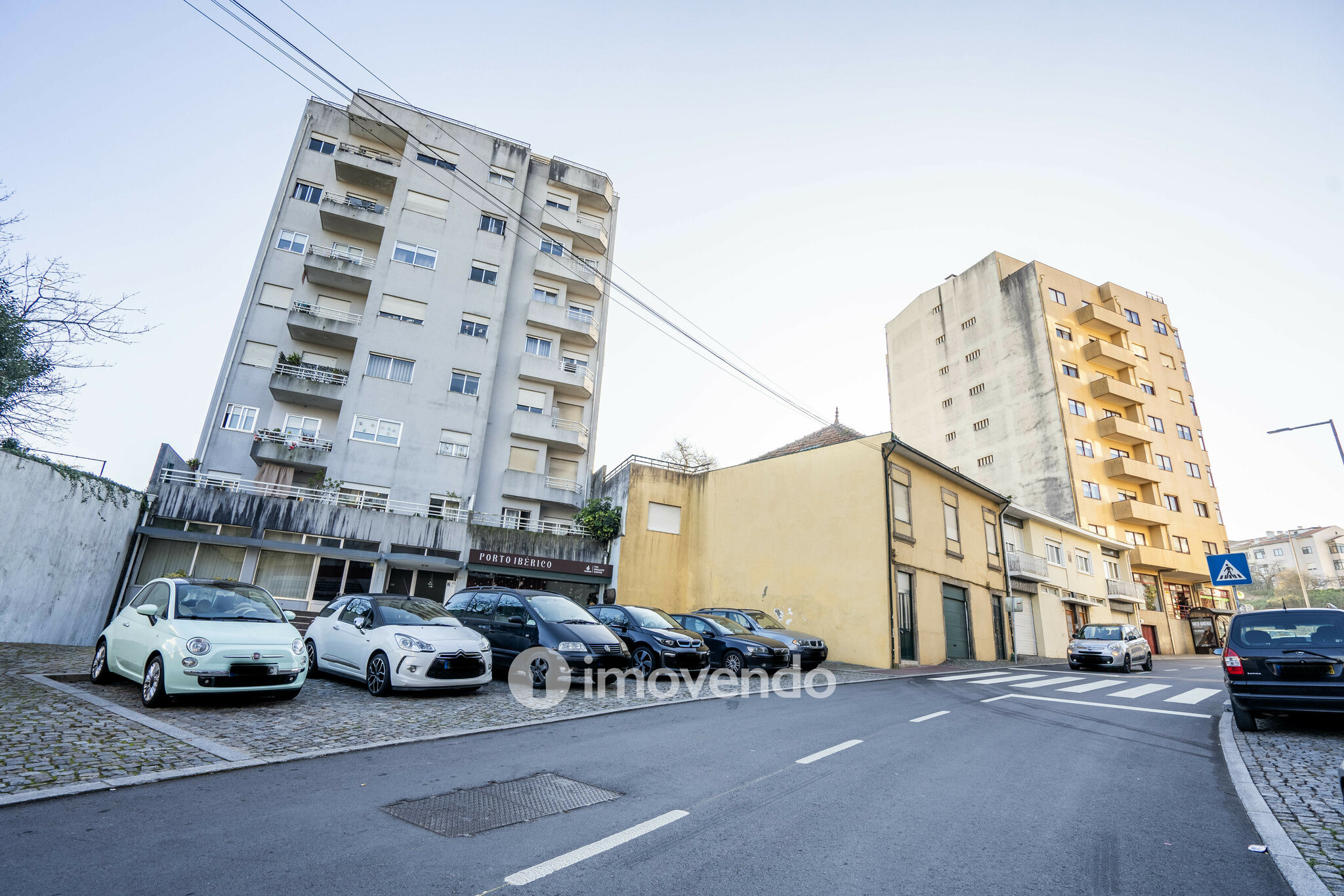 Apartamento T2, com lugar de estacionamento, em Gaia