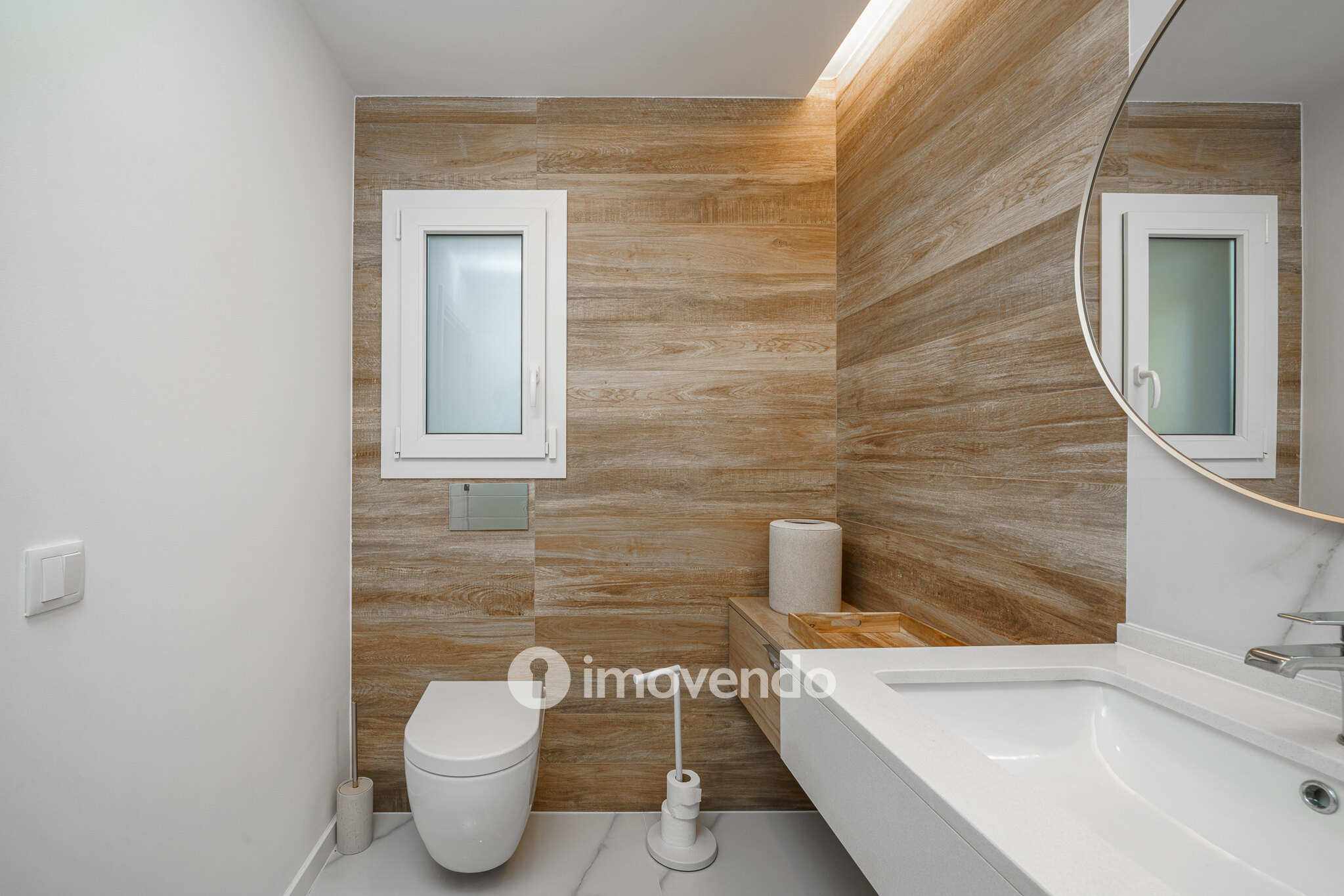 Moradia T3+1 moderna, com piscina e garagem, na Caparica