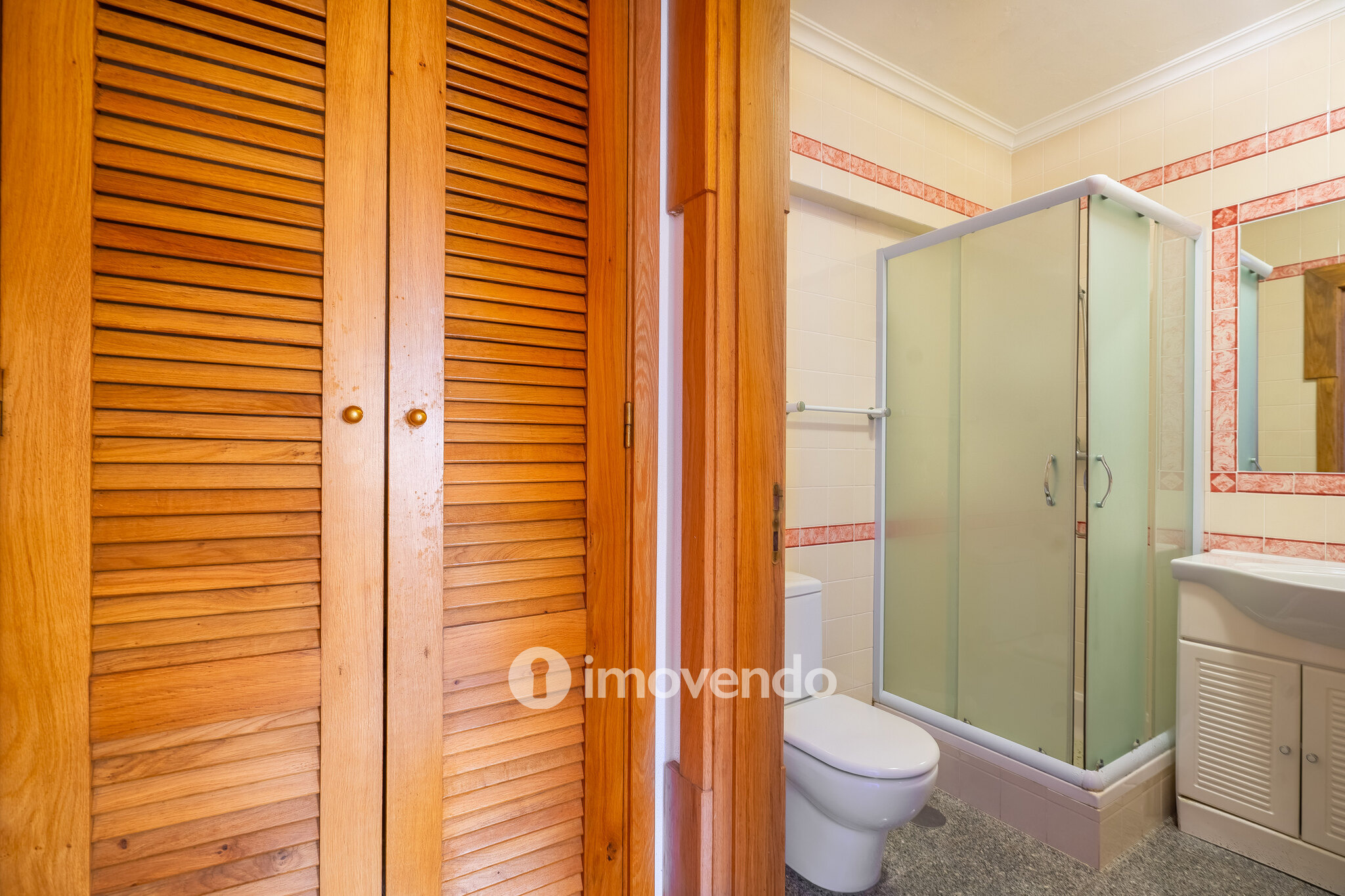 Apartamento T2, num condomínio com piscina, em São Martinho do Porto