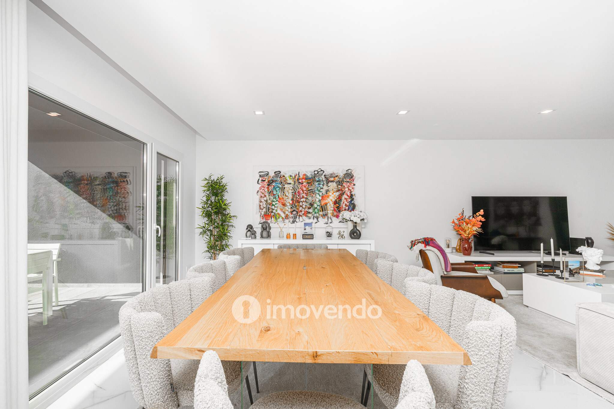 Moradia T3+1 moderna, com piscina e garagem, na Caparica