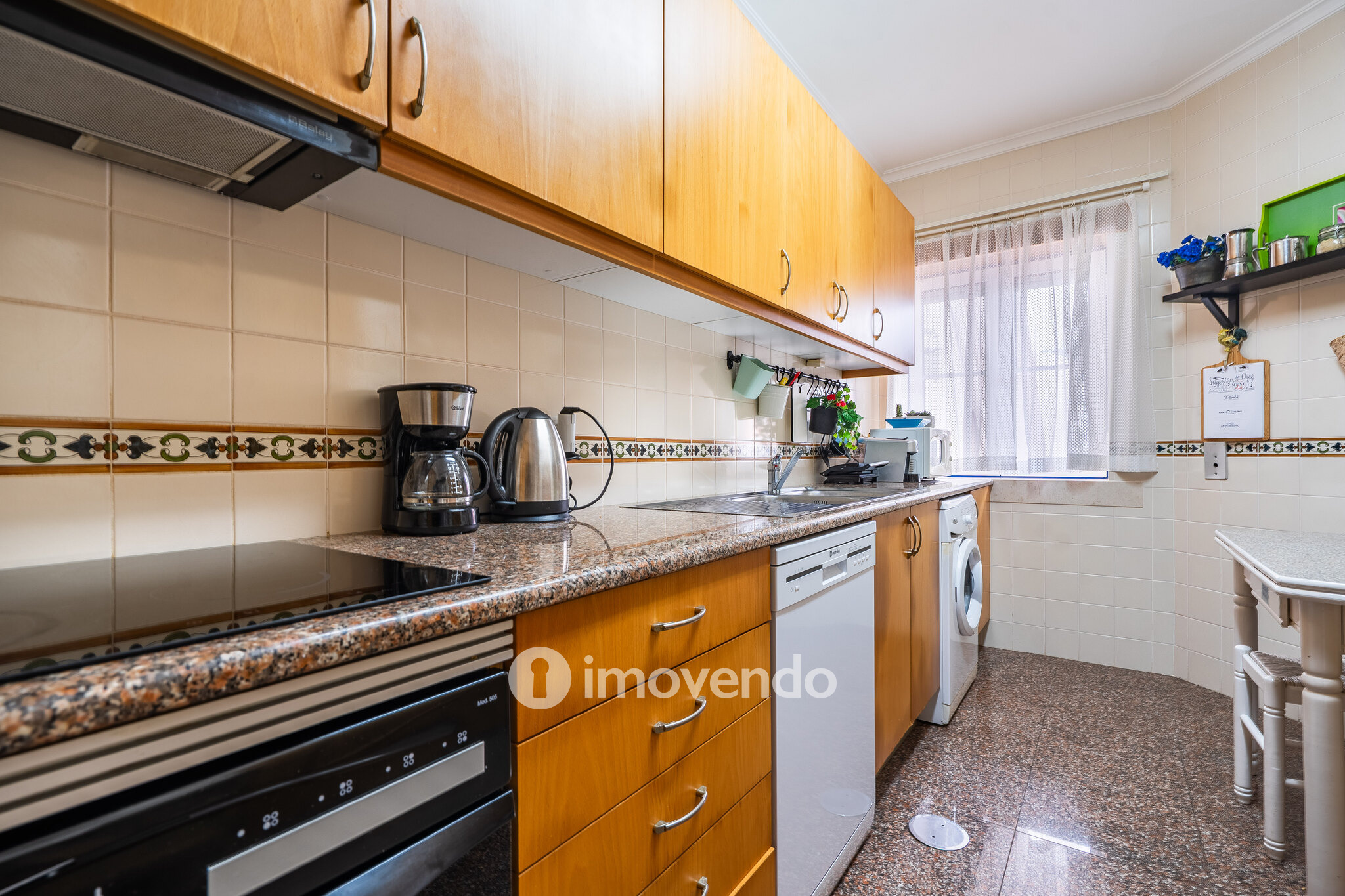 Apartamento T2, num condomínio com piscina, em São Martinho do Porto