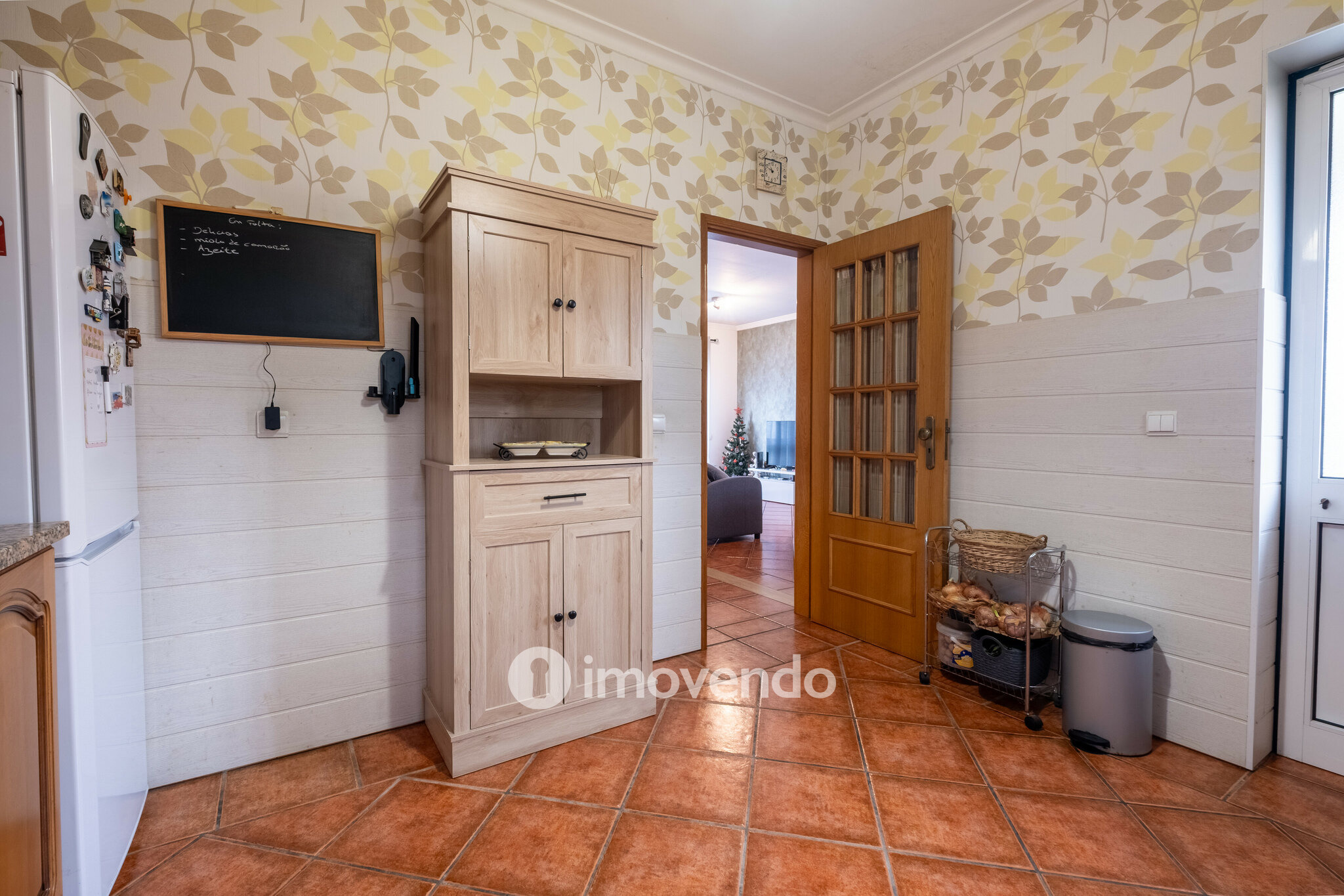 Moradia T3 mobilada e equipada, com garagem e jardim, na Mealhada