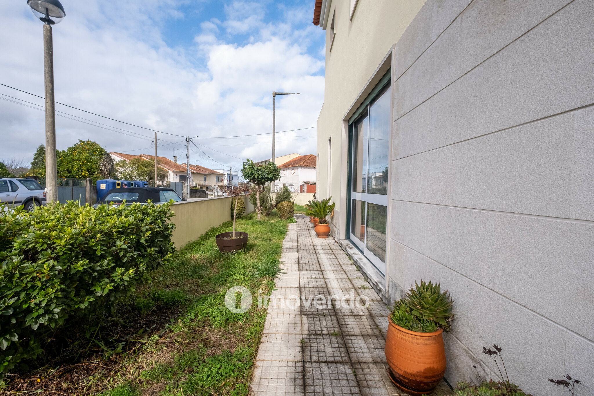 Moradia T3 mobilada e equipada, com garagem e jardim, na Mealhada