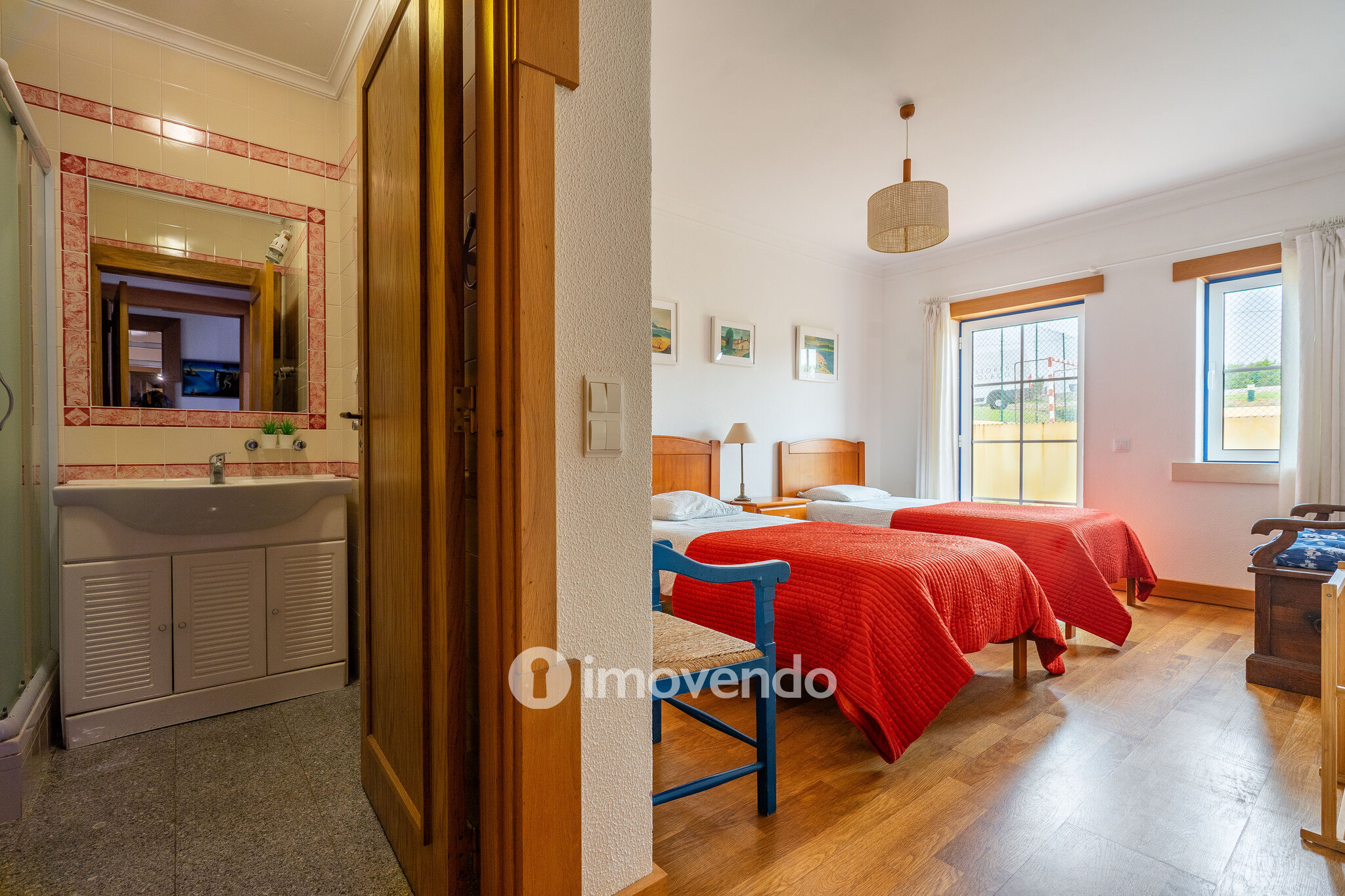 Apartamento T2, num condomínio com piscina, em São Martinho do Porto